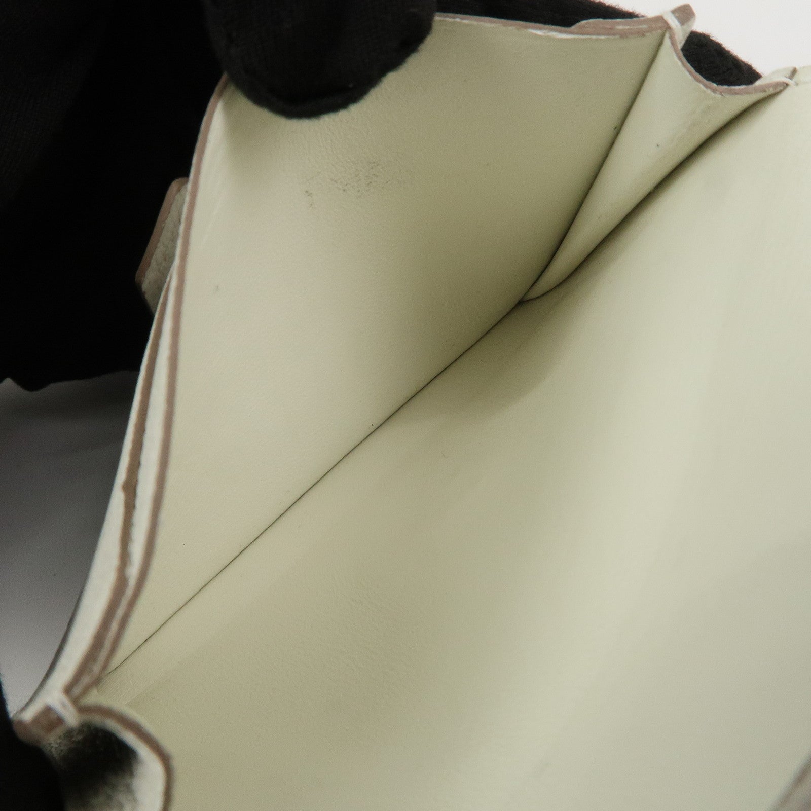 HERMES Bearn Chevre B Stamped Card Case Card Holder Craie