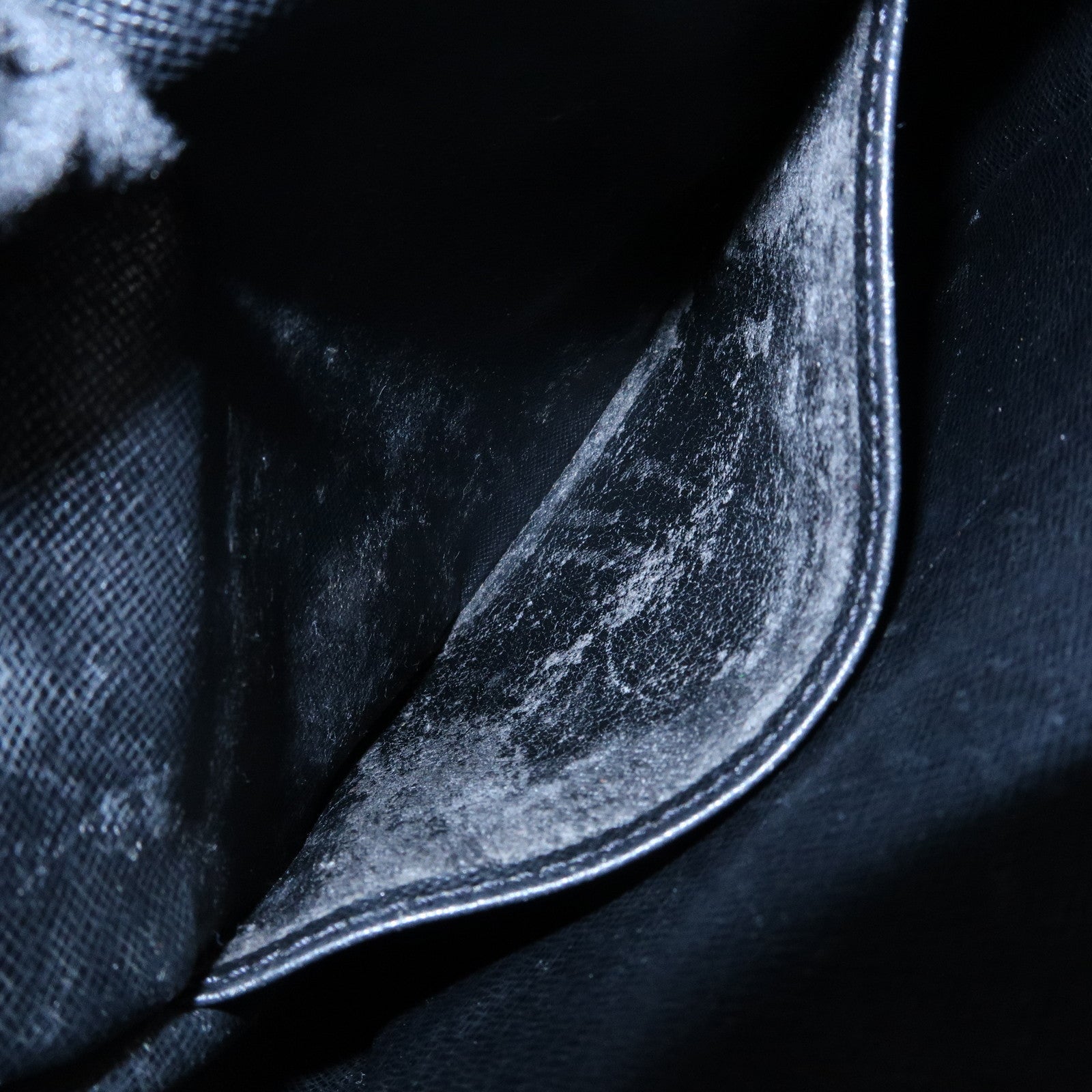 Louis Vuitton Epi Danube Shoulder Bag Crossbody Bag Noir M45632