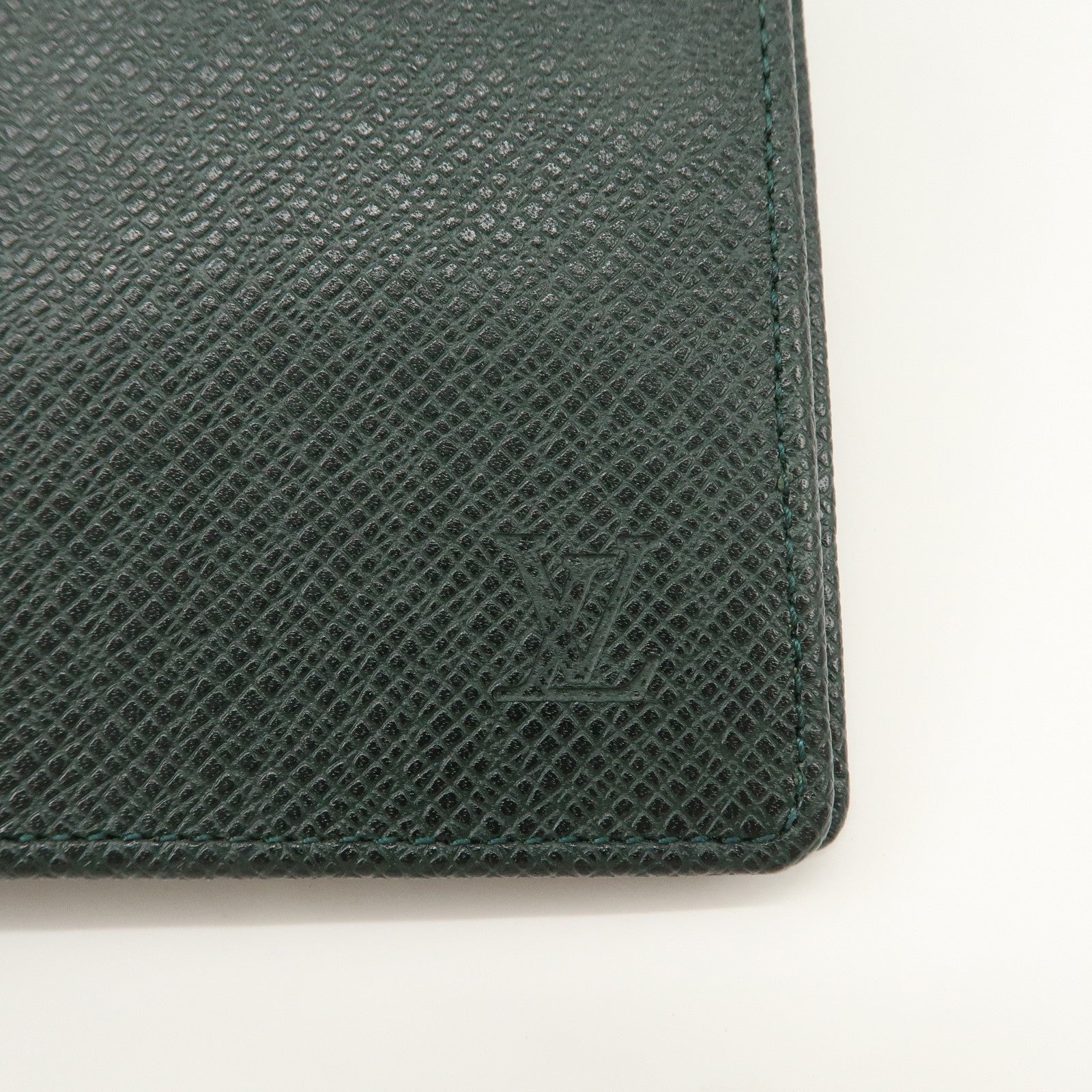 Louis Vuitton Taiga Leather Pass Case Card Case Epicea Used