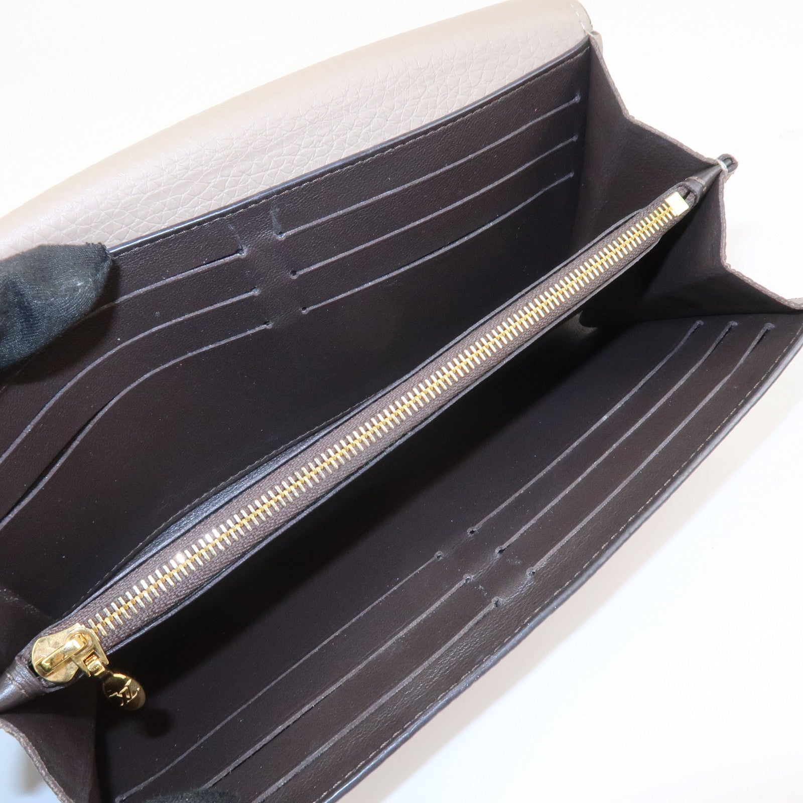 Louis Vuitton Capucines Taurillon Leather Long Wallet Galet M61249