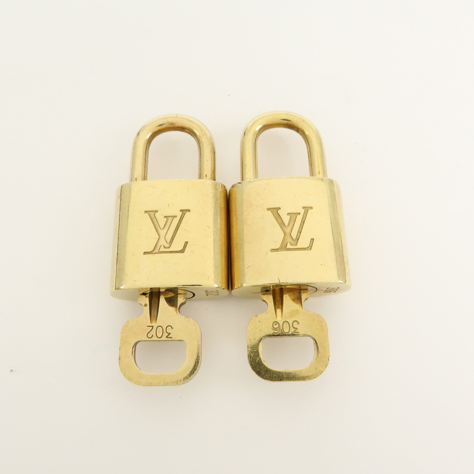 Louis Vuitton Set of 10 Lock & Key Cadena Key Lock Gold