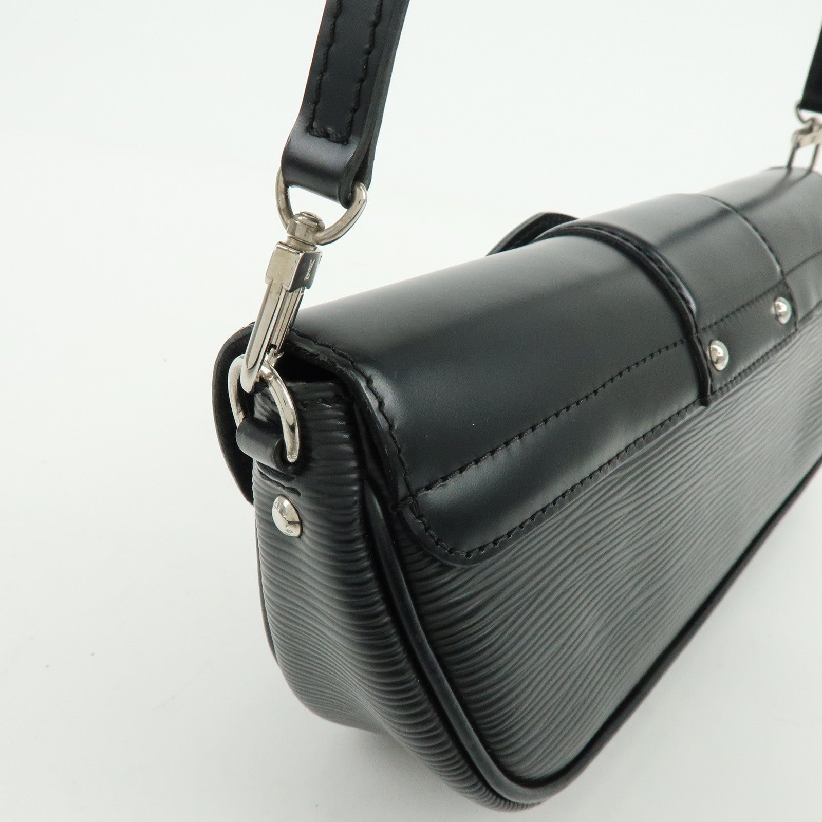 Louis Vuitton Epi Pochette Montaigne Shoulder Bag Noir M59292