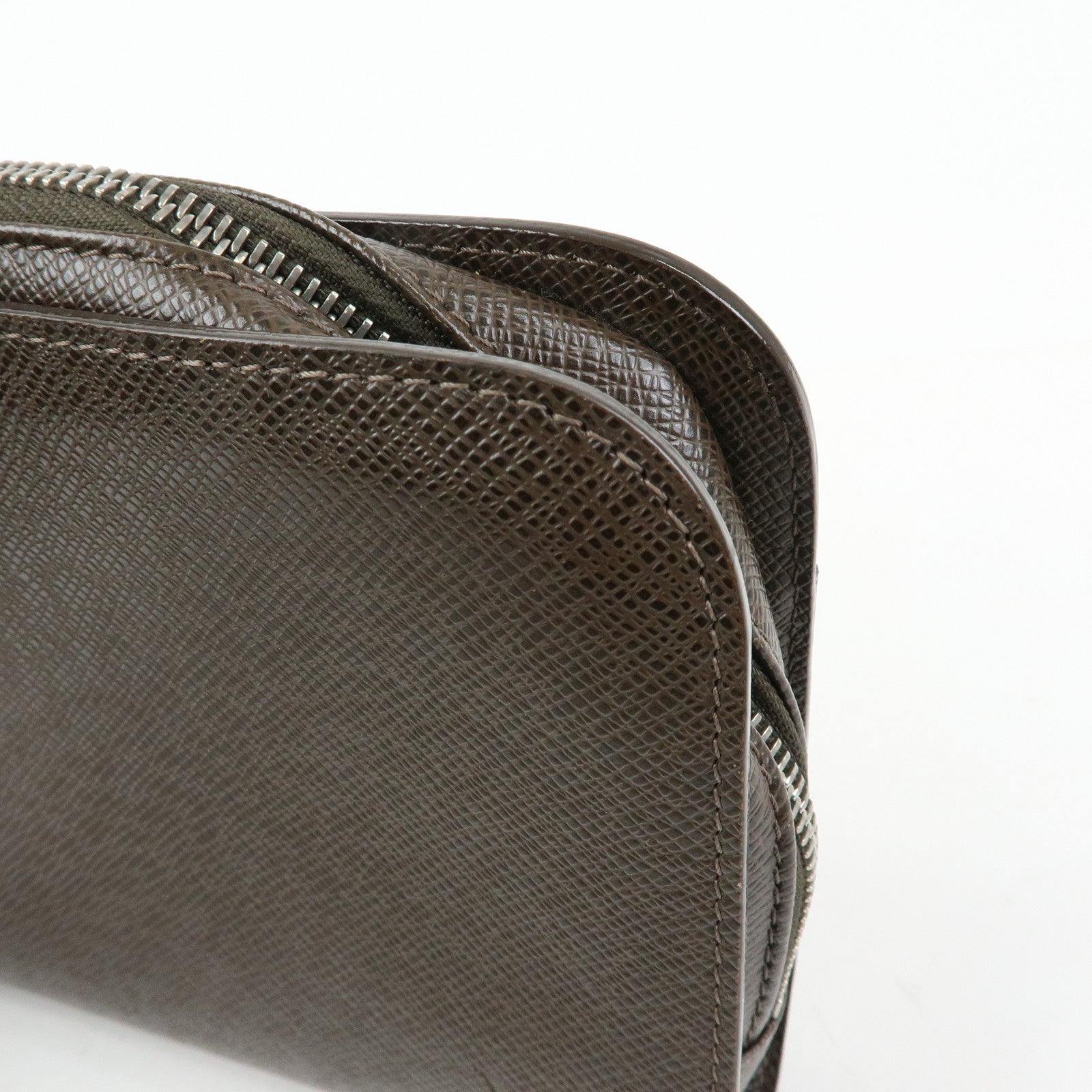 Louis Vuitton Taiga Baikal Clutch Bag Pouch Brown Grizzly M30188