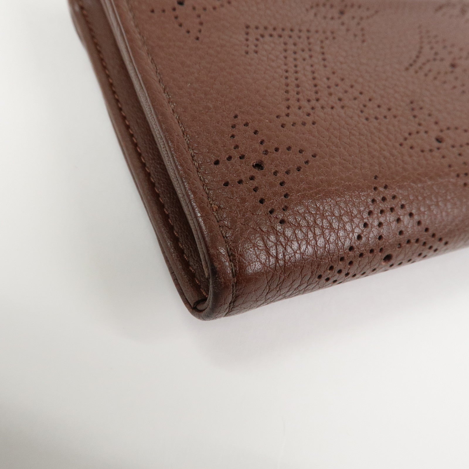 Louis Vuitton Monogram Mahina Portefeuilles Amelia Long Wallet Acajou M58125