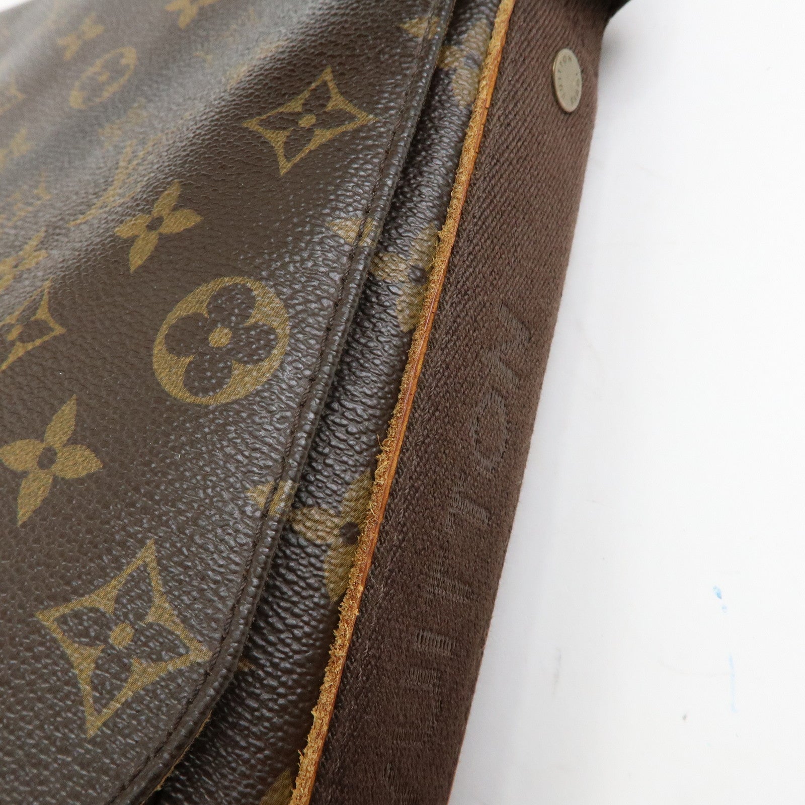 Louis Vuitton Monogram Messenger MM Beaubourg Crossbody Bag M97038