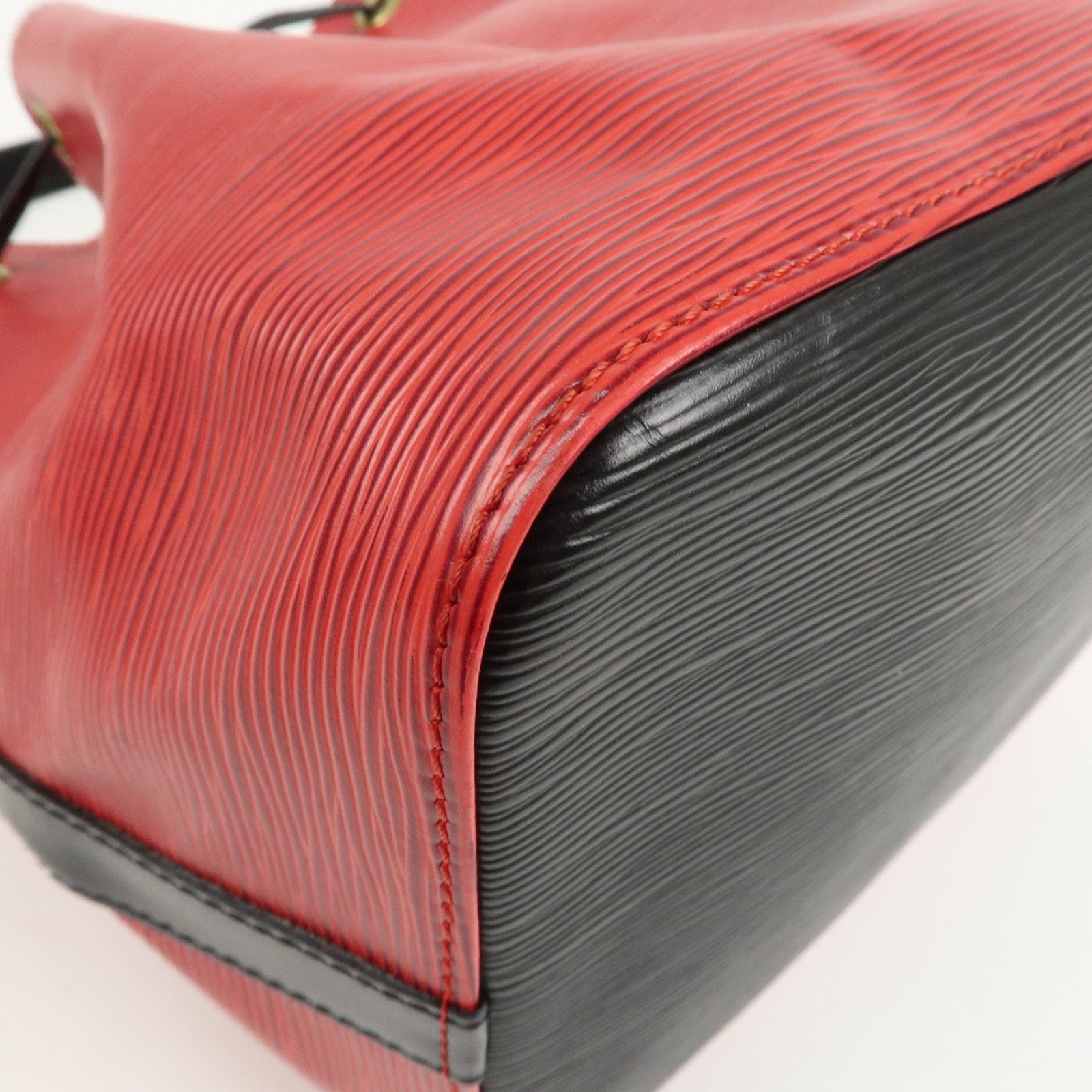 Louis Vuitton Epi Petit Noe Shoulder Bag Bicolor Noir Red M44172