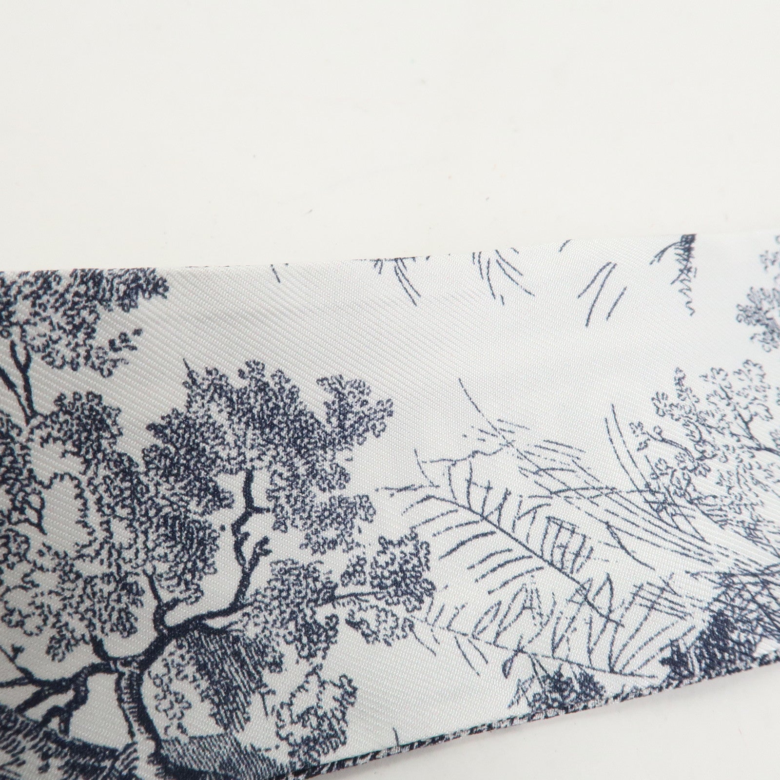 Christian Dior Mitzah Animal Motif Silk 100% Scarf White Navy