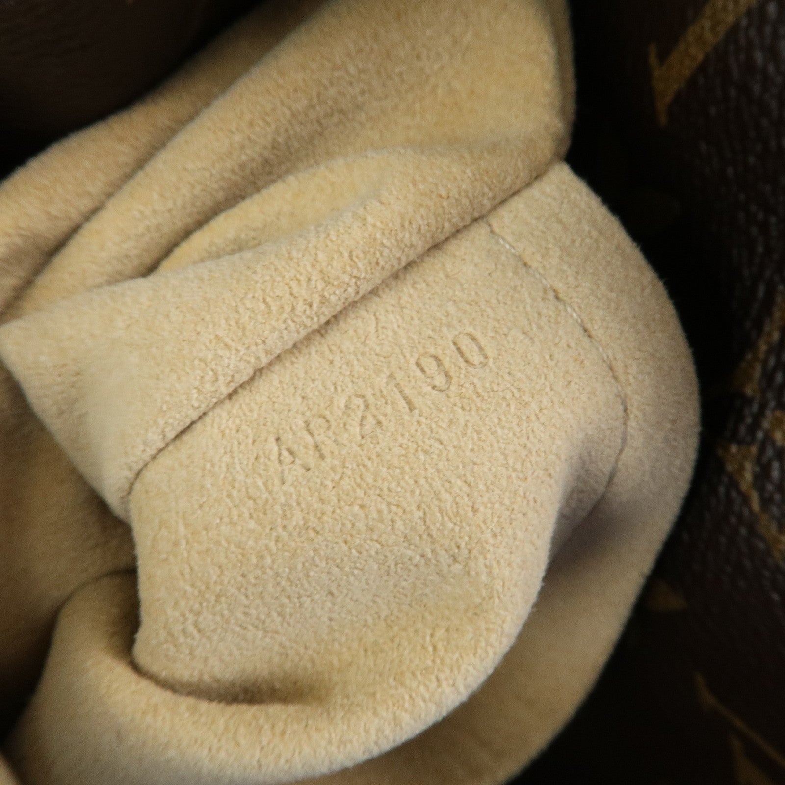 Louis Vuitton Monogram Artsy MM Shoulder Bag Brown M40249