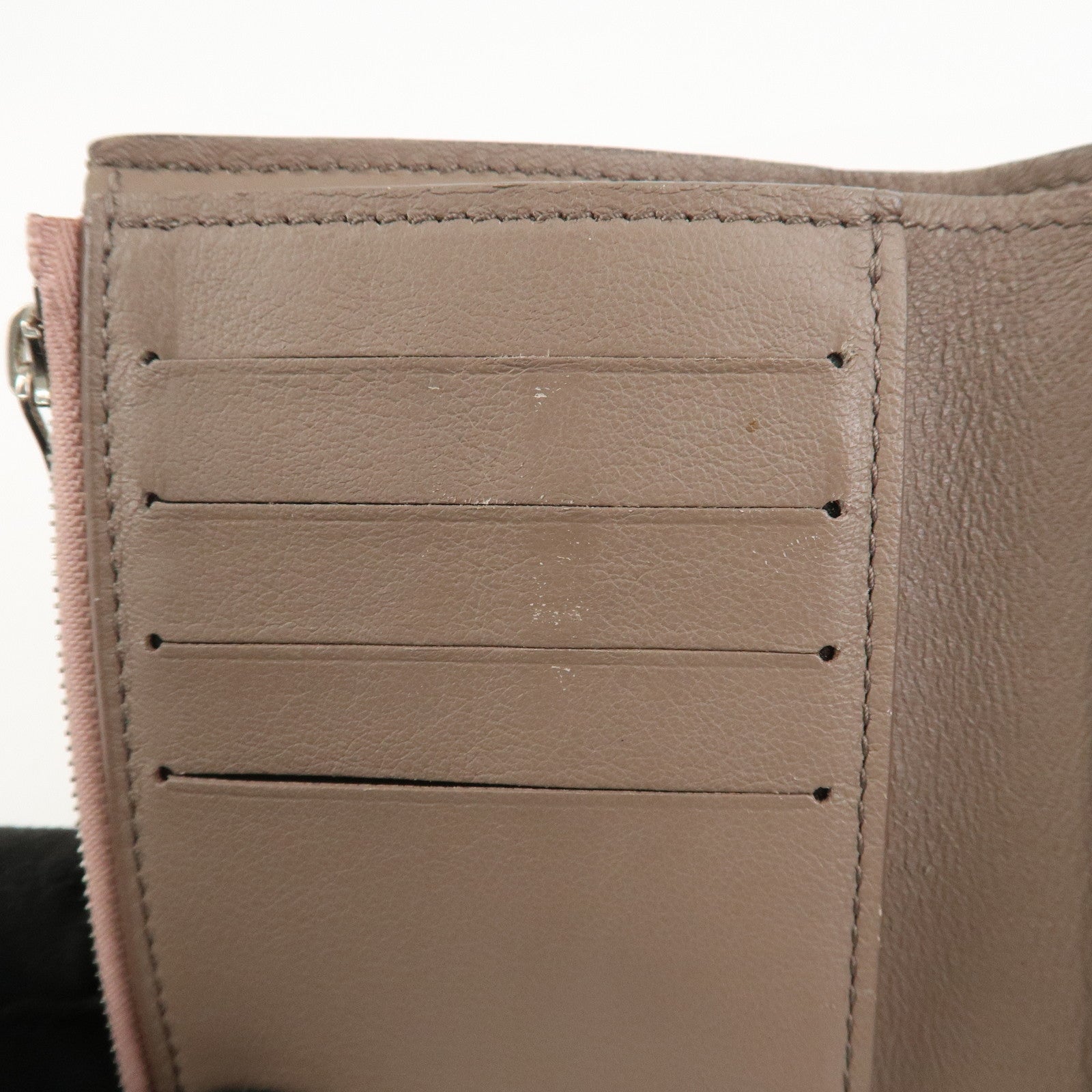 Louis Vuitton Portefeuille Capucines Leather Wallet Magnolia M80493 Used