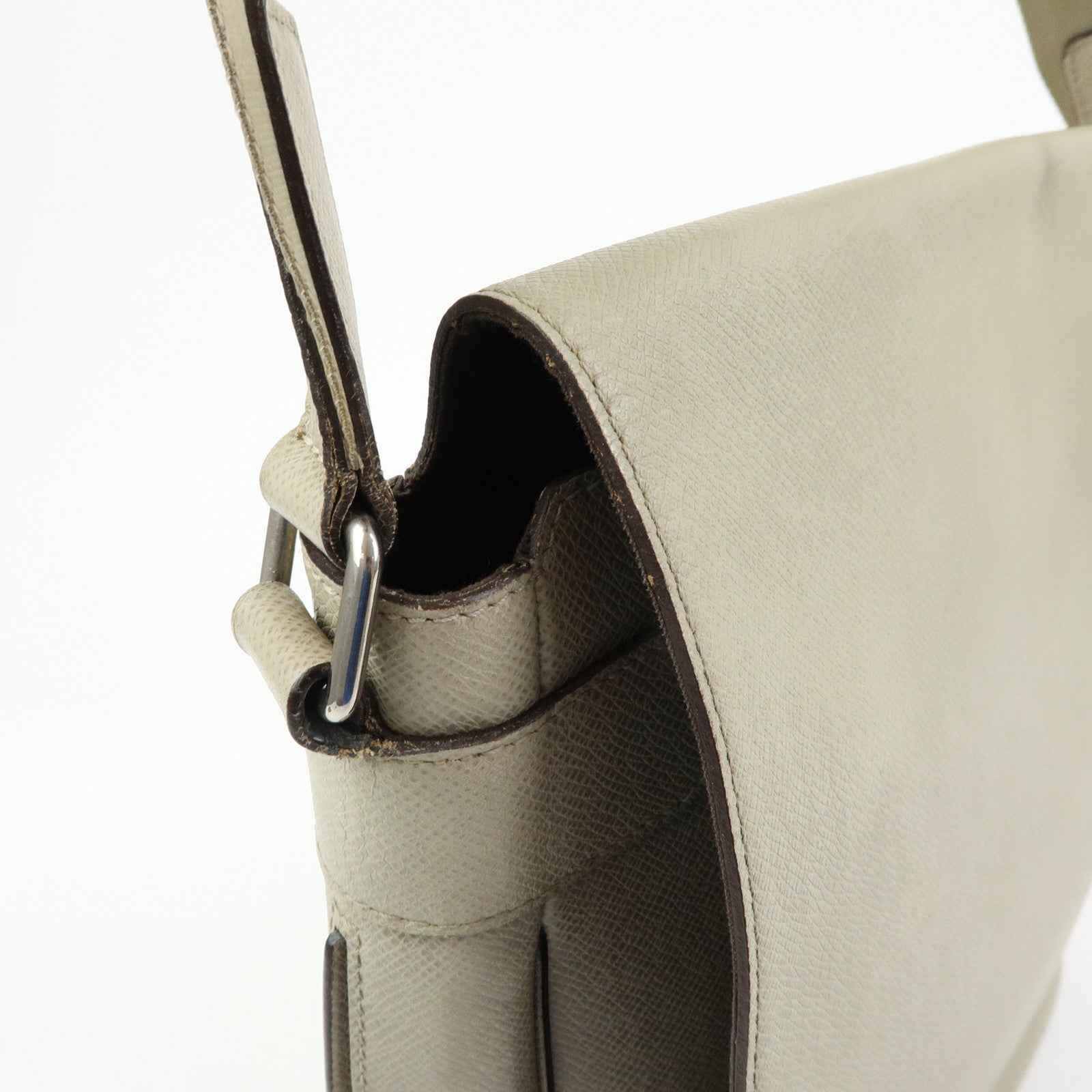 Louis Vuitton Taiga Leather Milo Shoulder Bag Crossbody Bag M32633