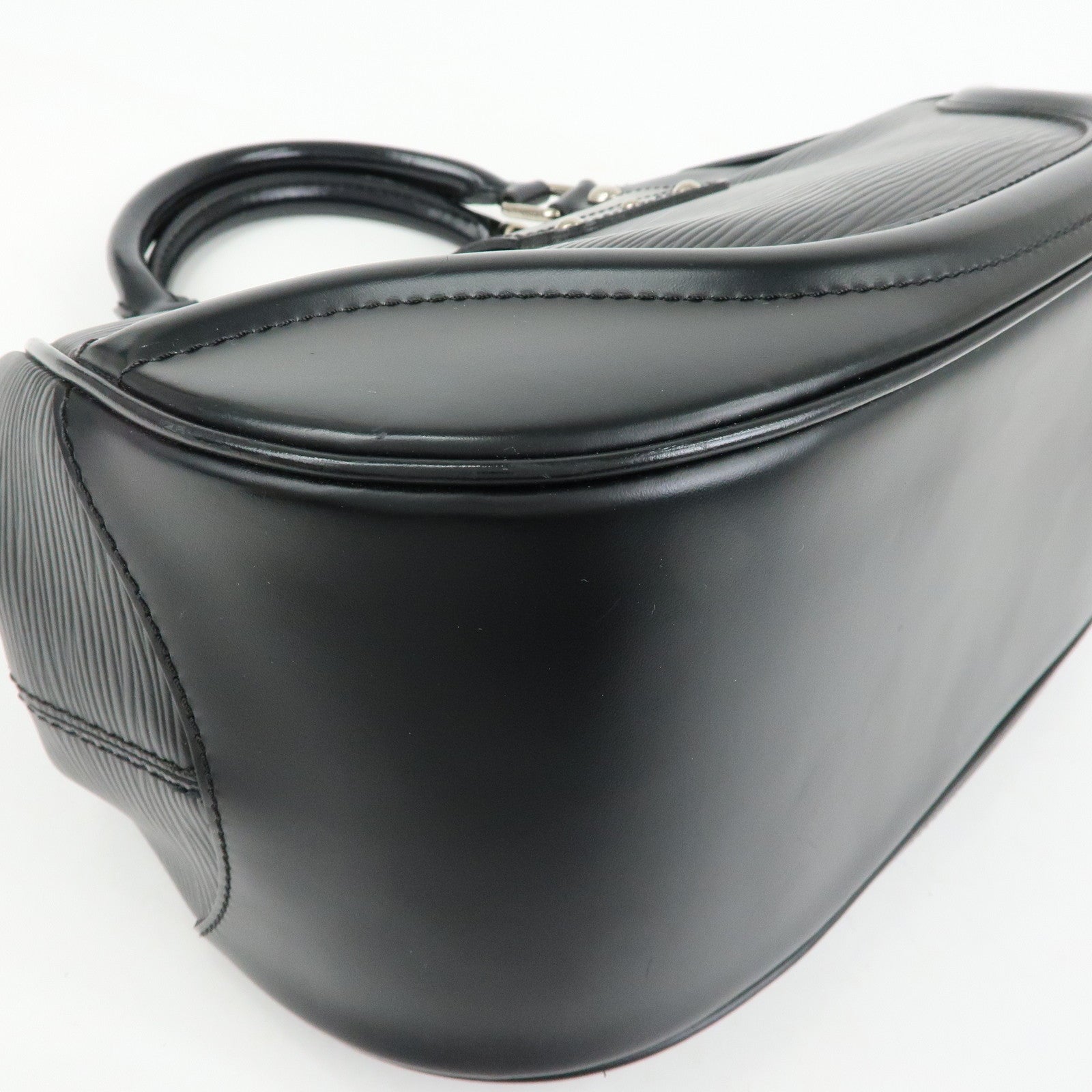 Louis Vuitton Epi Leather Sac Montaigne Hand Bag Noir Black M59302