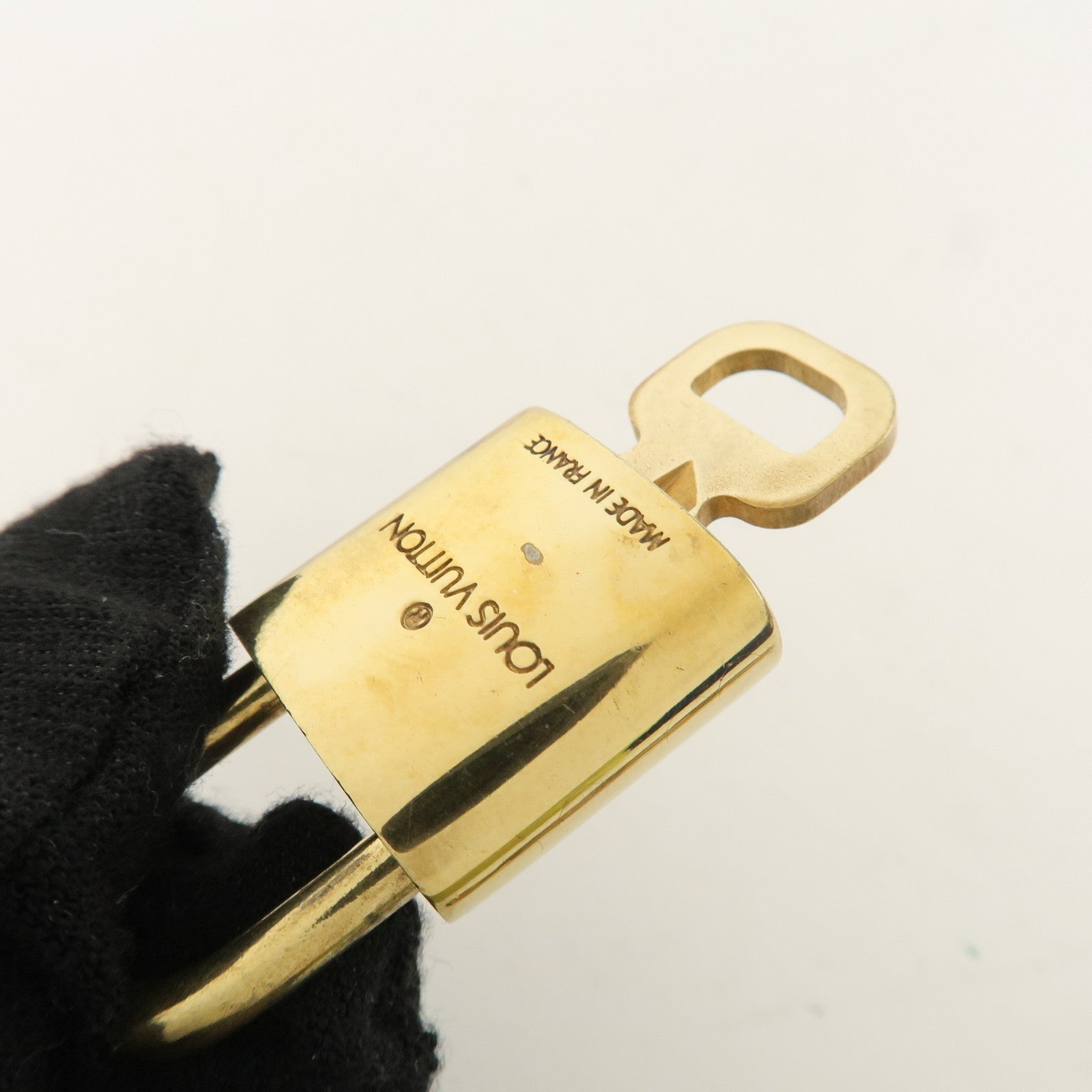 Louis Vuitton Set of 10 Lock & Key Cadena Key Lock Metal Gold Used