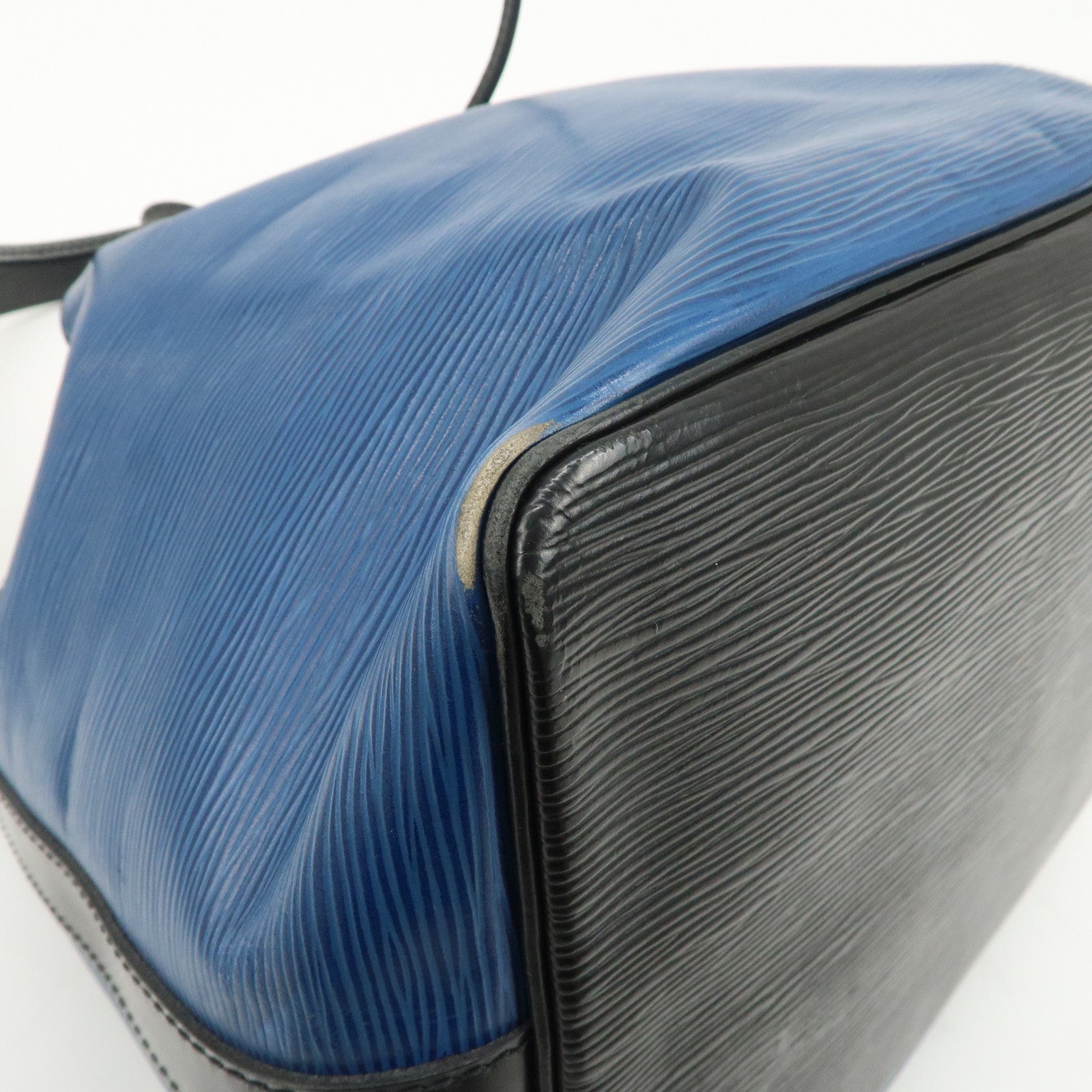 Louis Vuitton Epi Petit Noe Bi-color Shoulder Bag Noir Blue Ｍ44152