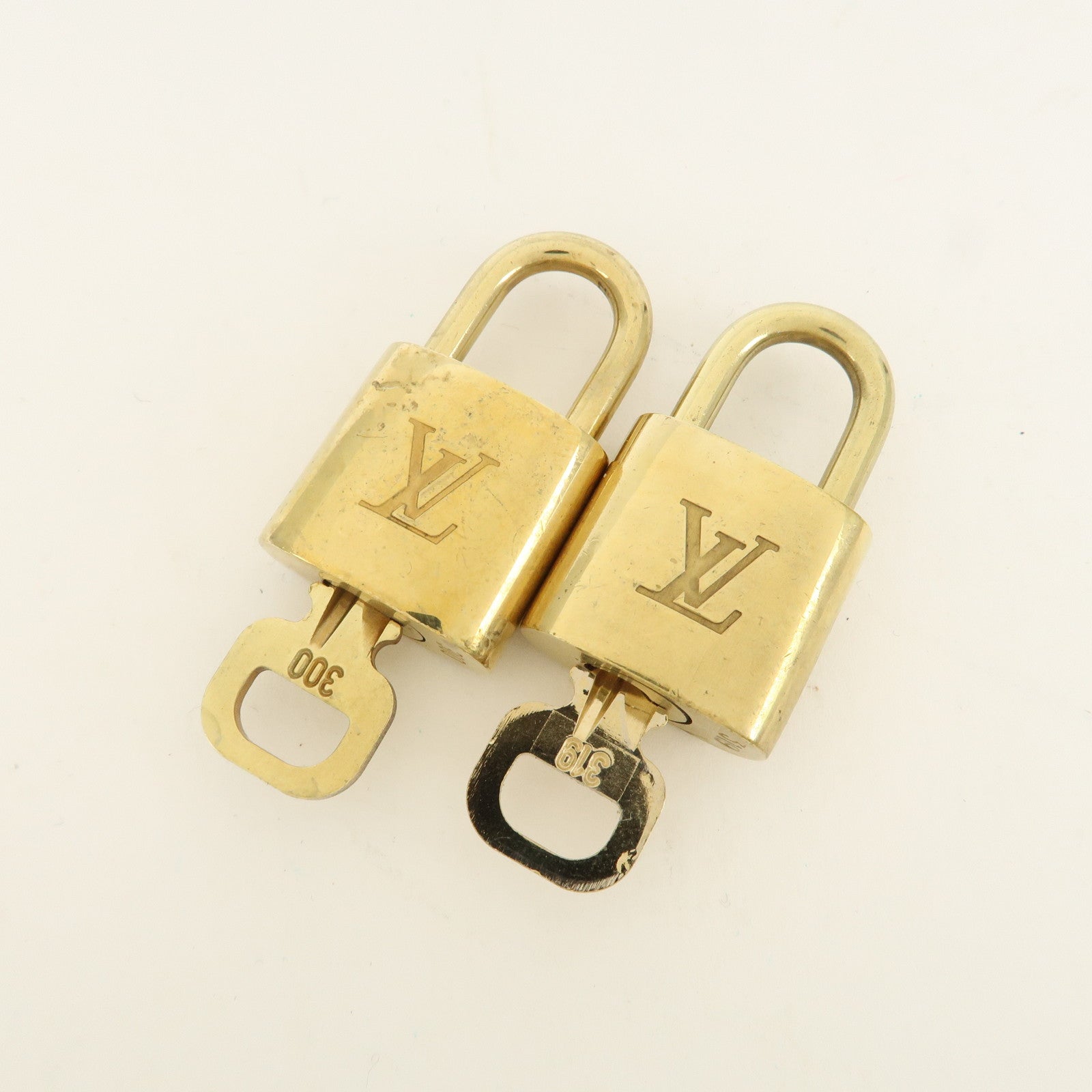 Louis Vuitton Set of 10 Lock & Key Cadena Key Lock Metal Gold Used