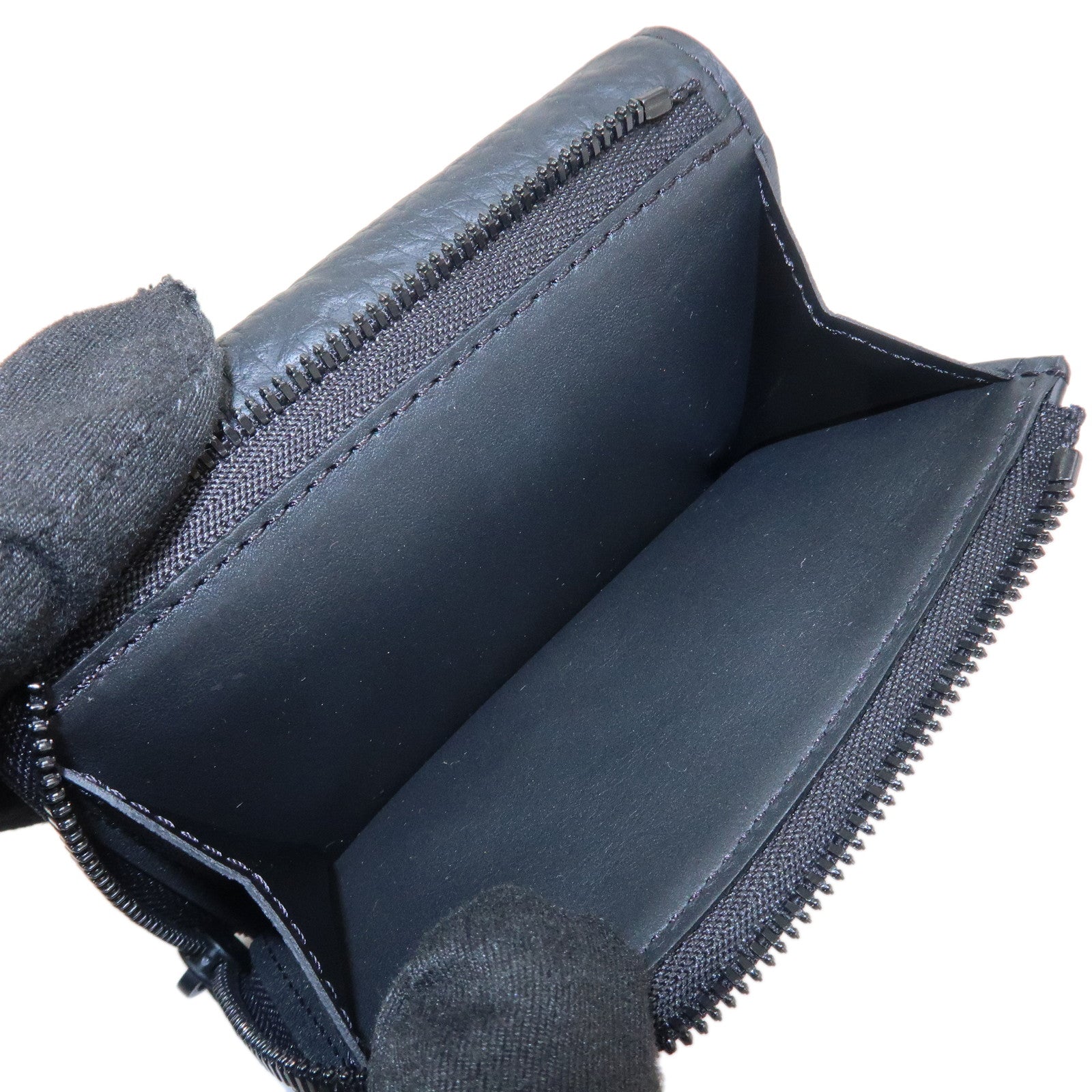 Louis Vuitton Taurillon Leather Portefeuille Pilot Wallet M82556