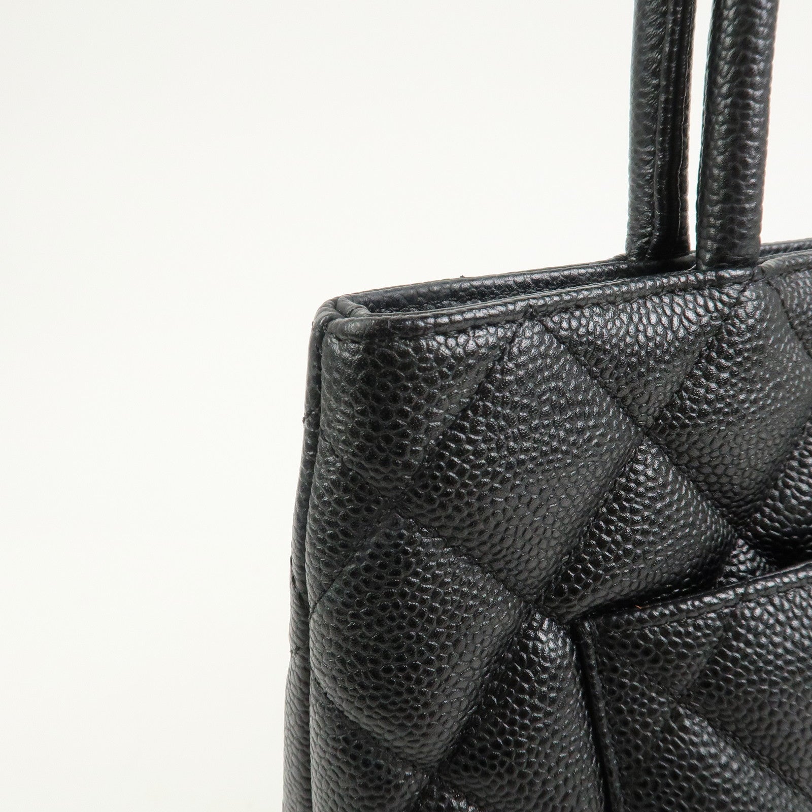 CHANEL Matelasse Caviarskin Medallion Tote Bag Hand Bag A01804