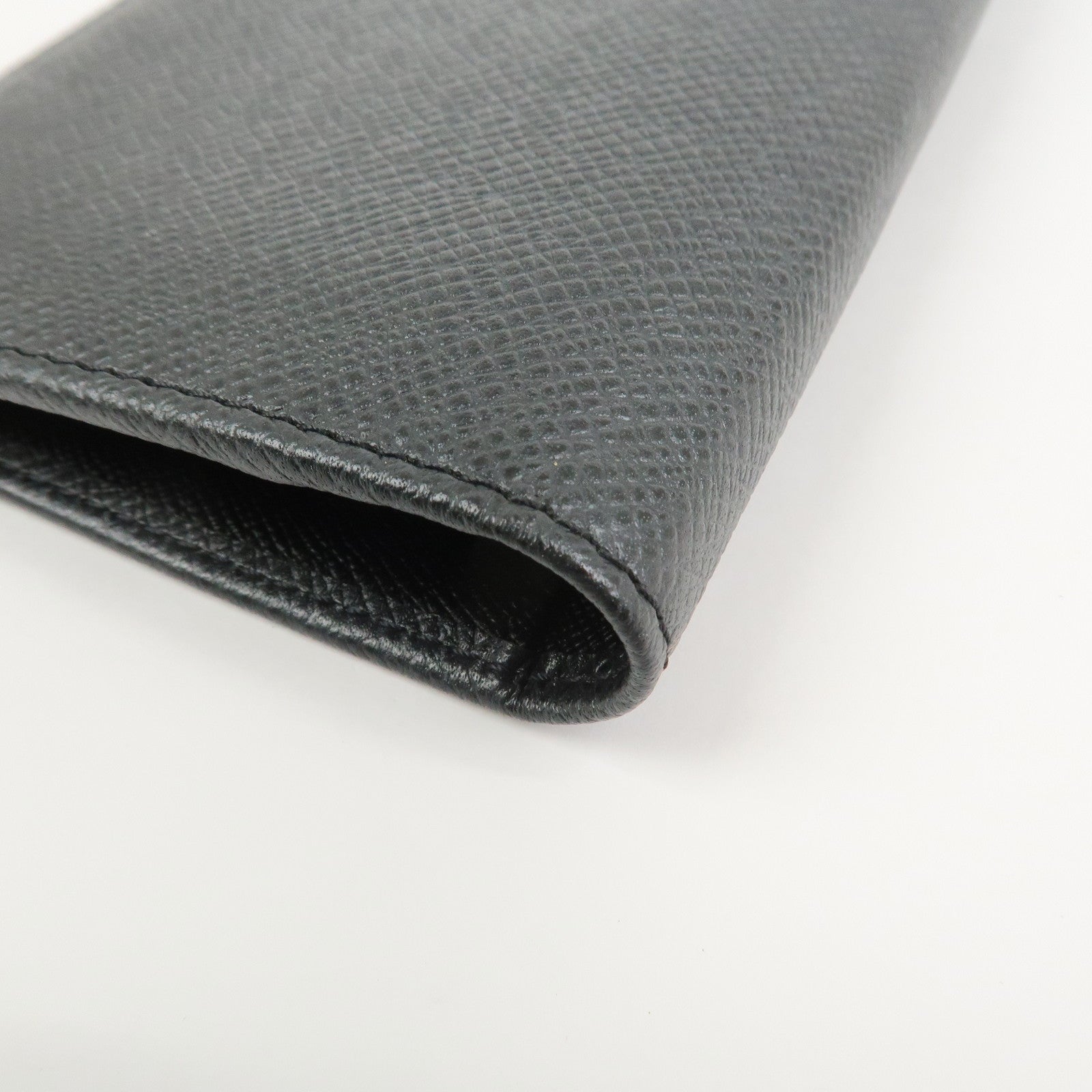 Louis Vuitton Taiga Portefeuille Brazza Bi-fold Long Wallet M30501