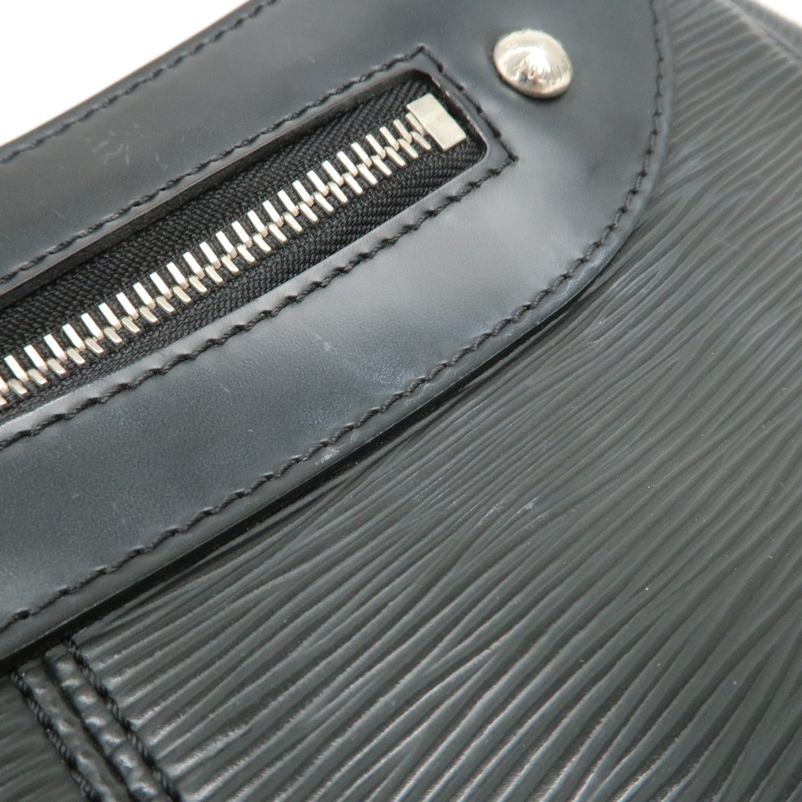 Louis Vuitton Epi Leather Turen PM Shoulder Bag Noir M59282