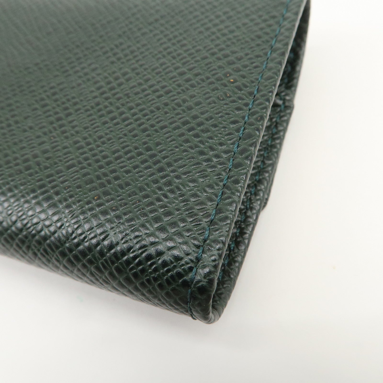 Louis Vuitton Taiga Leather Multicles 6 Key Case Epicea M30534