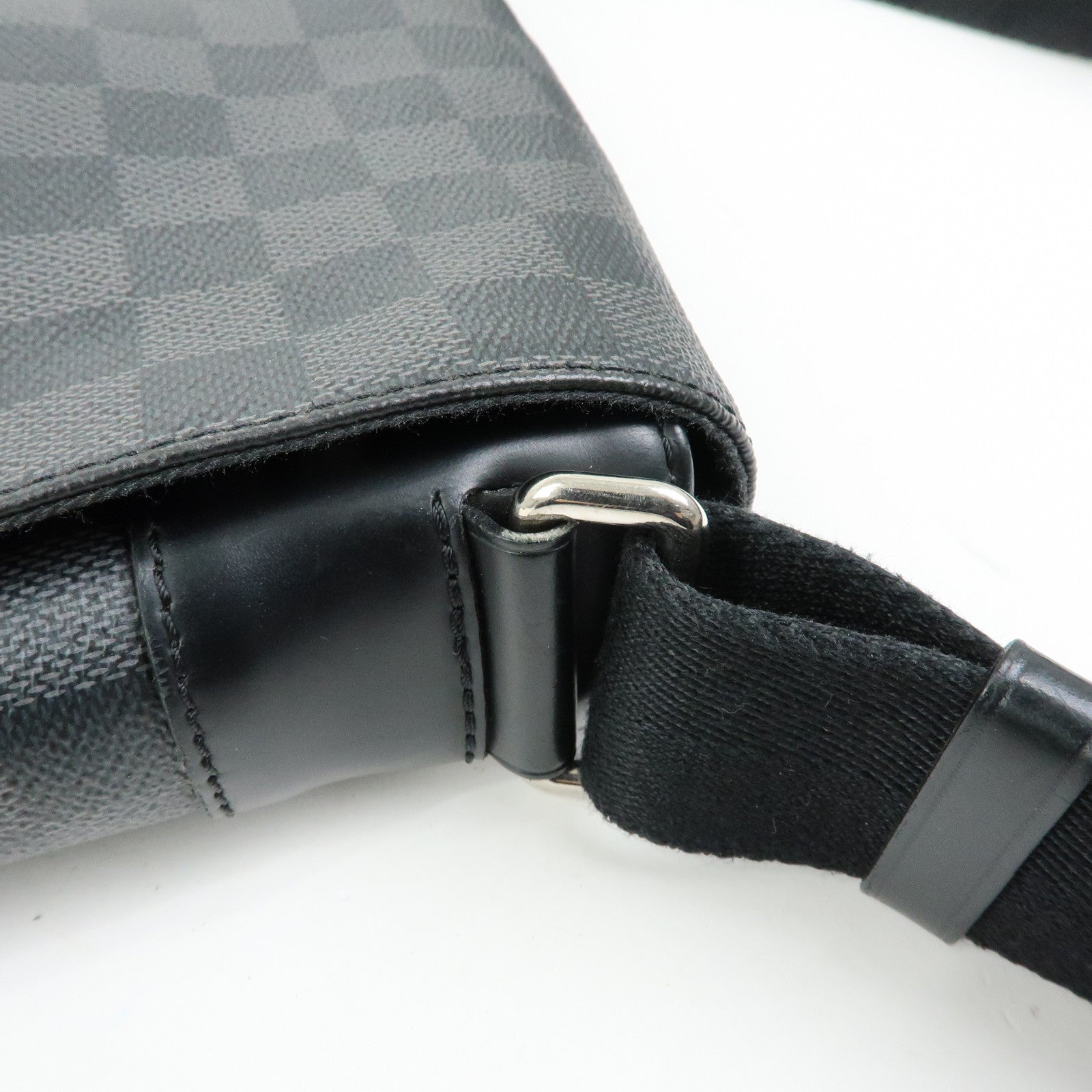 Louis Vuitton Damier Graphite District PM NM Crossbody Bag N41028