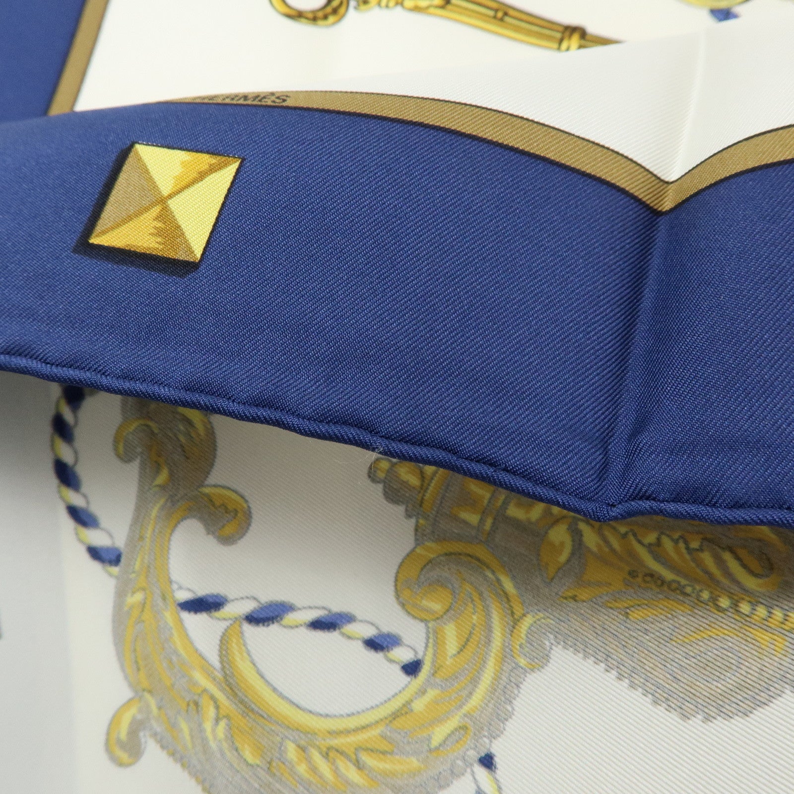 HERMES Carre 90 Silk 100% Scarf LES CLES THE KEYS RARE White Navy