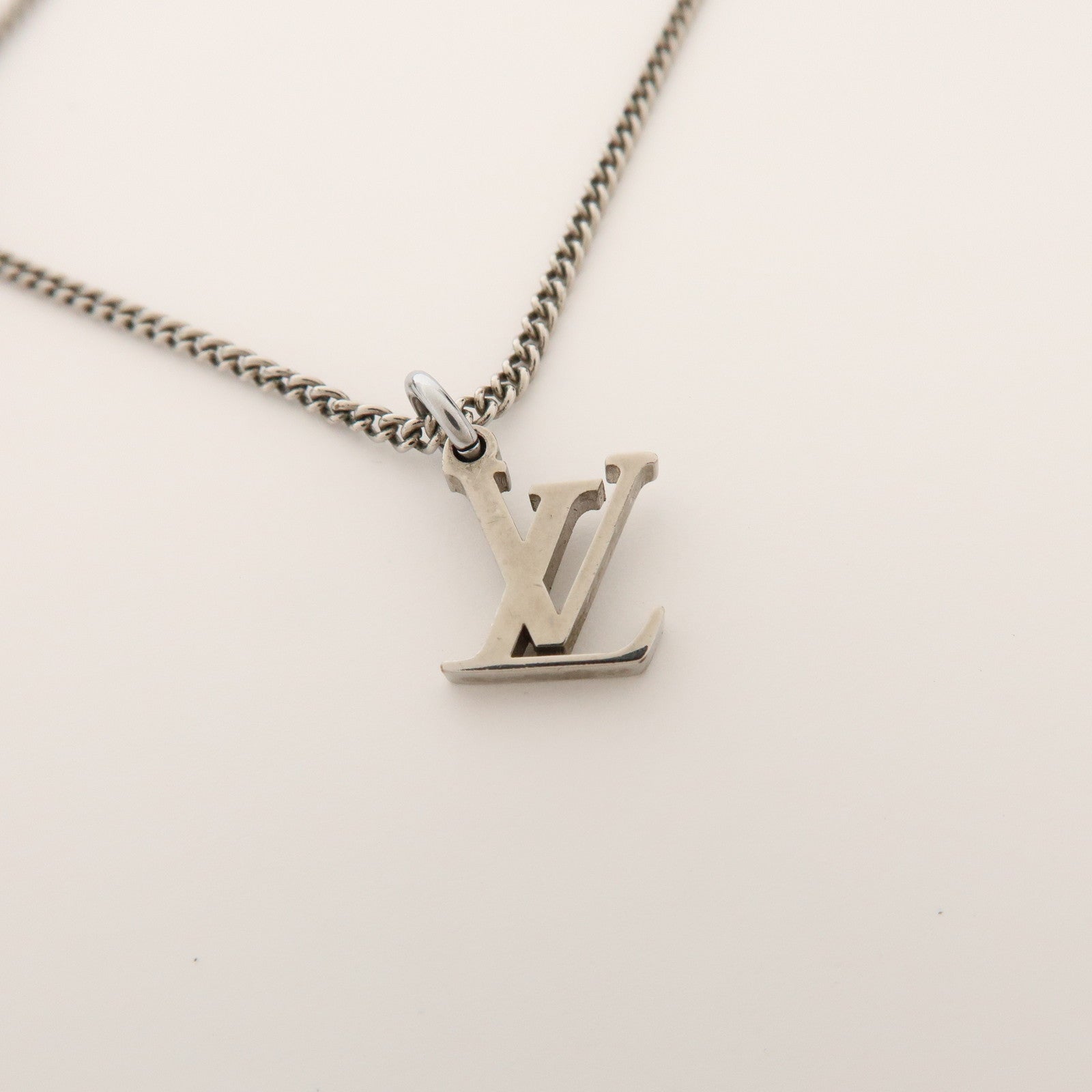 Louis Vuitton Monogram Ring Necklace Silver M62485