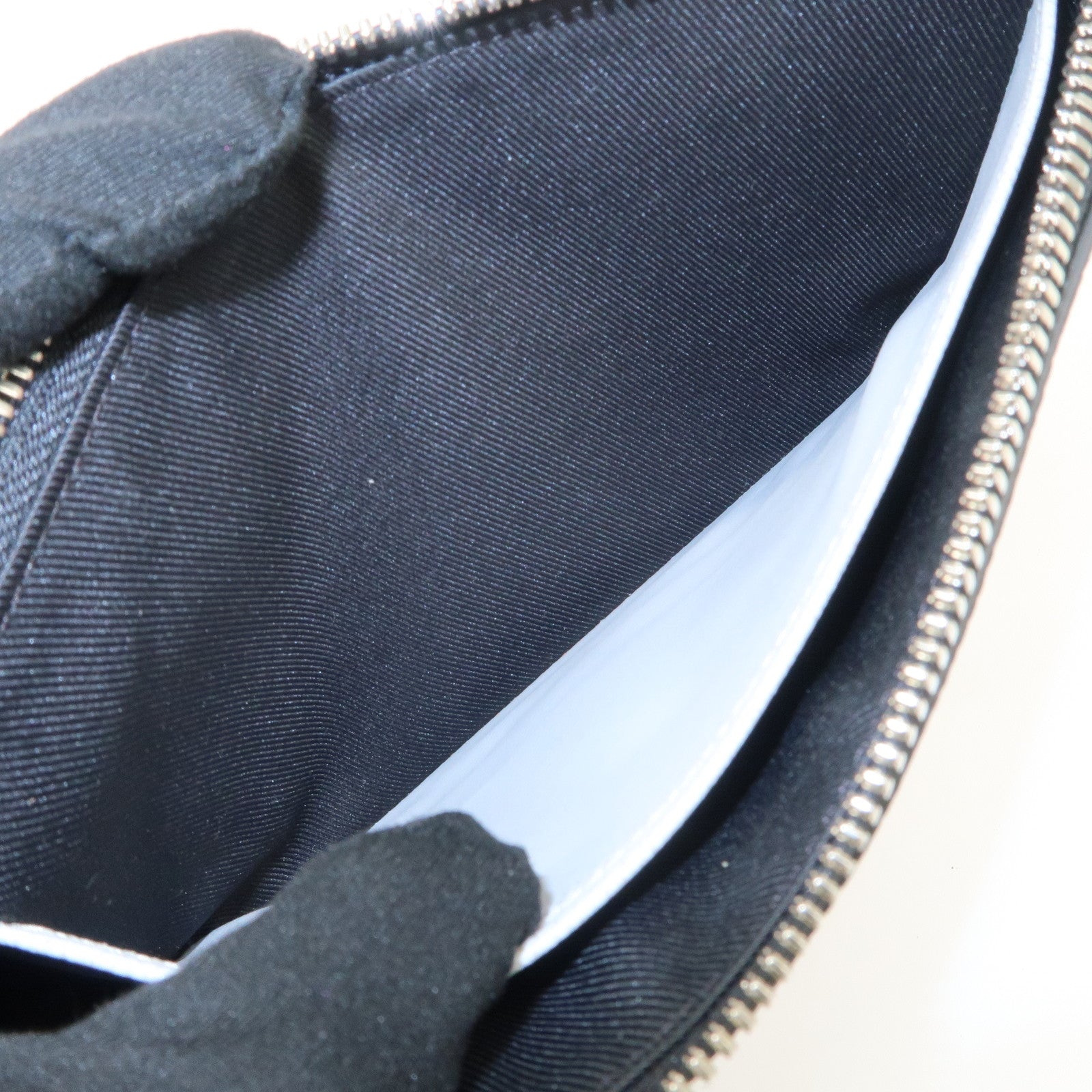 Louis Vuitton Monogram Taiga Discovery Pochette Antarctica M30279 Used