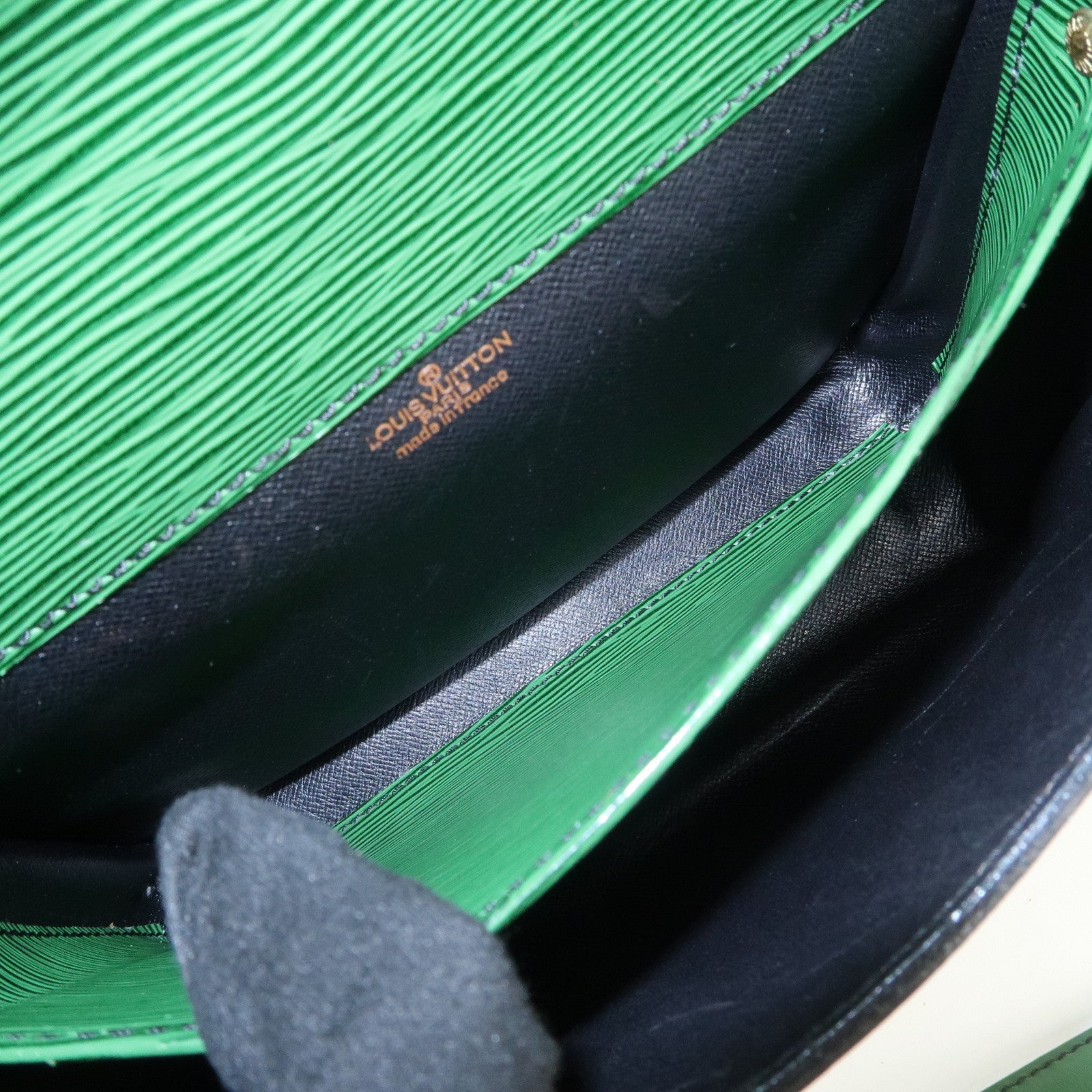 Louis Vuitton Epi Cartouchiere MM Shoulder Bag Borneo Green M52244