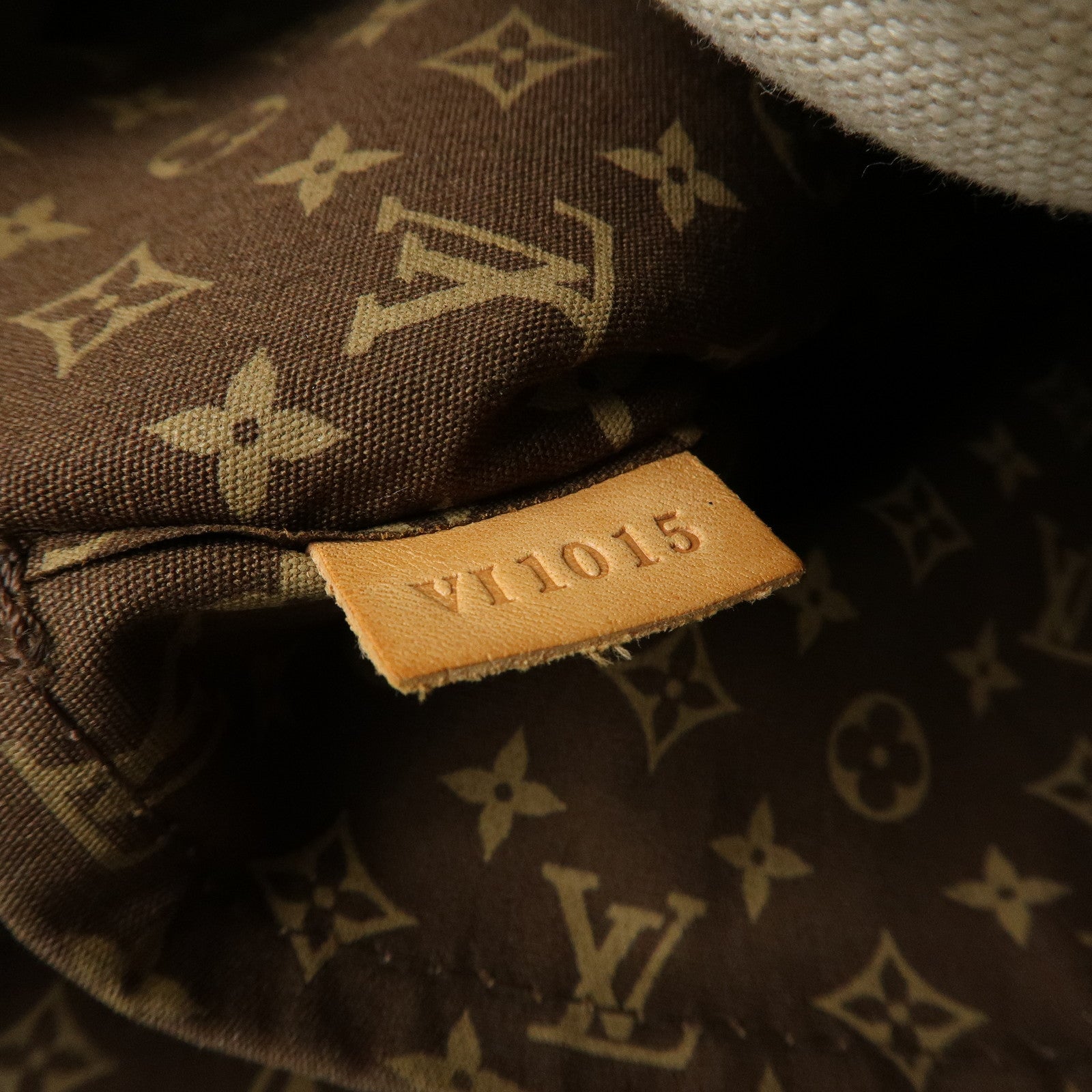 Louis Vuitton Cruise Line Globe Shopper MM Shoulder Bag Blue M95114