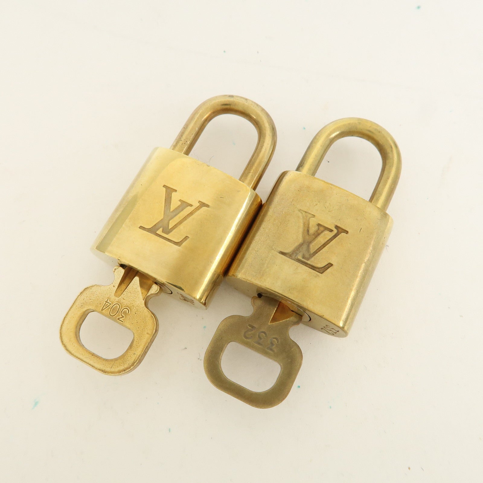 Louis Vuitton Set of 10 Lock & Key Cadena Key Lock Metal Gold Used