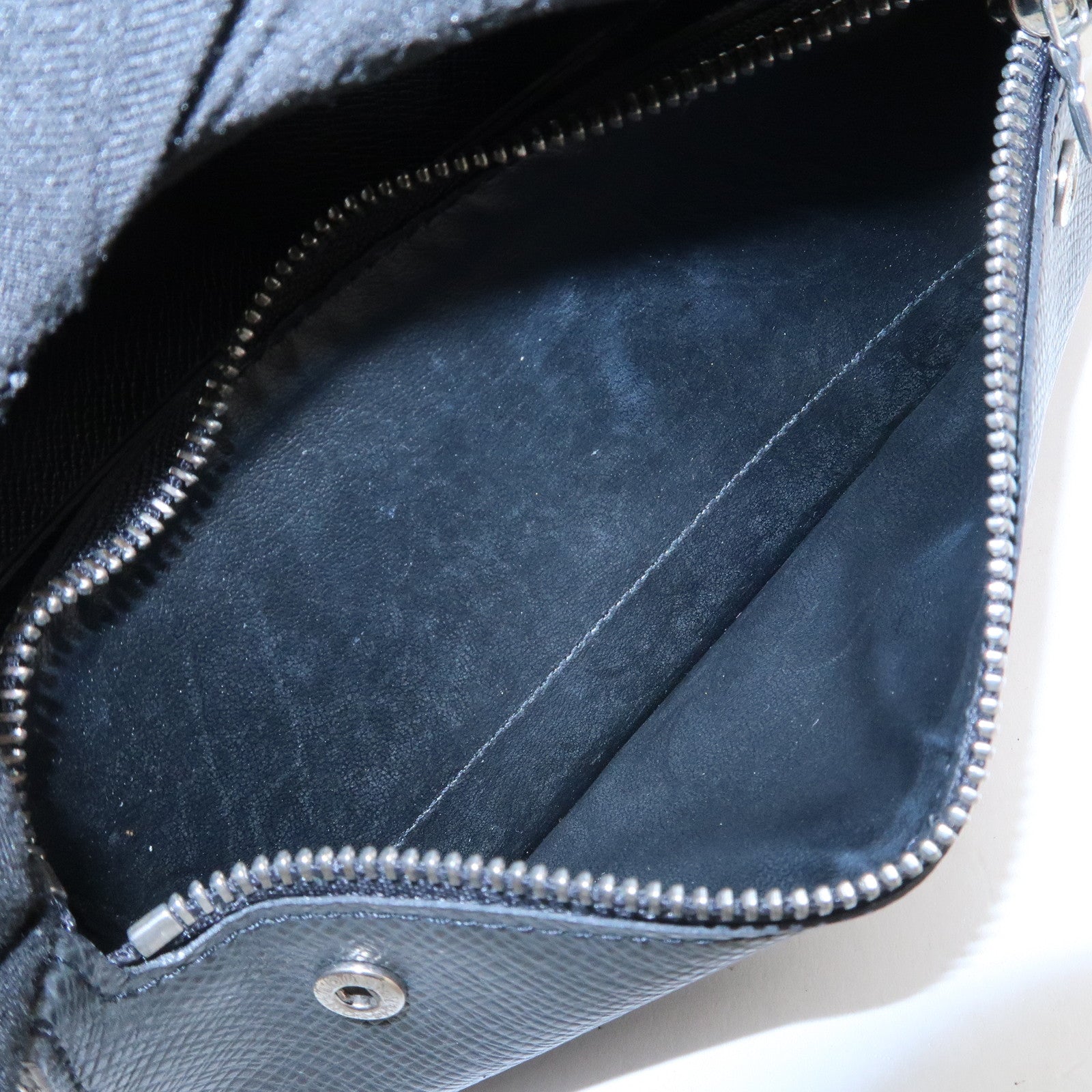 Louis Vuitton Taiga Portefeuille Accordion Wallet Ardoise M30992