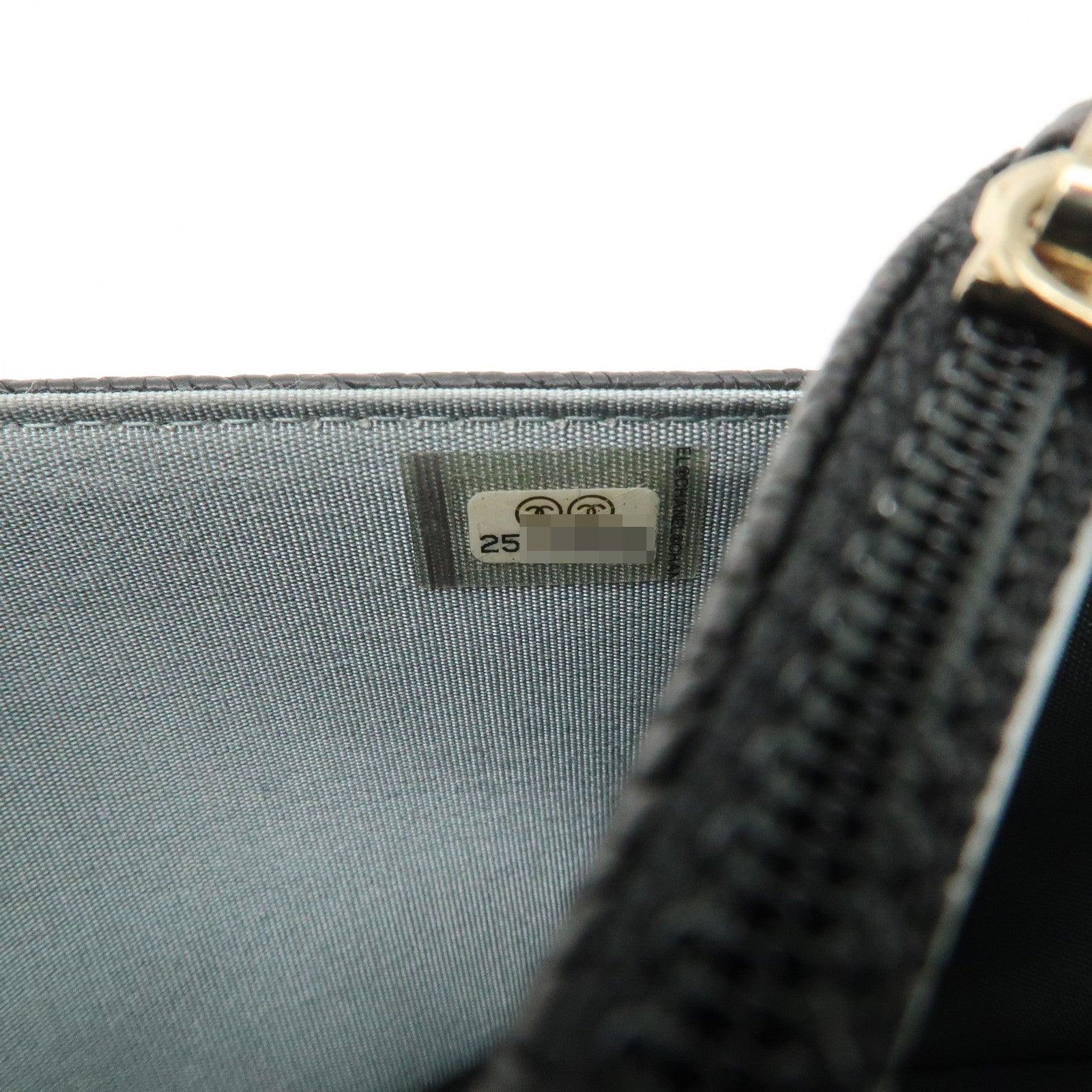 CHANEL Matelasse Caviarskin Chain Wallet COW Shoulder Bag Black Used