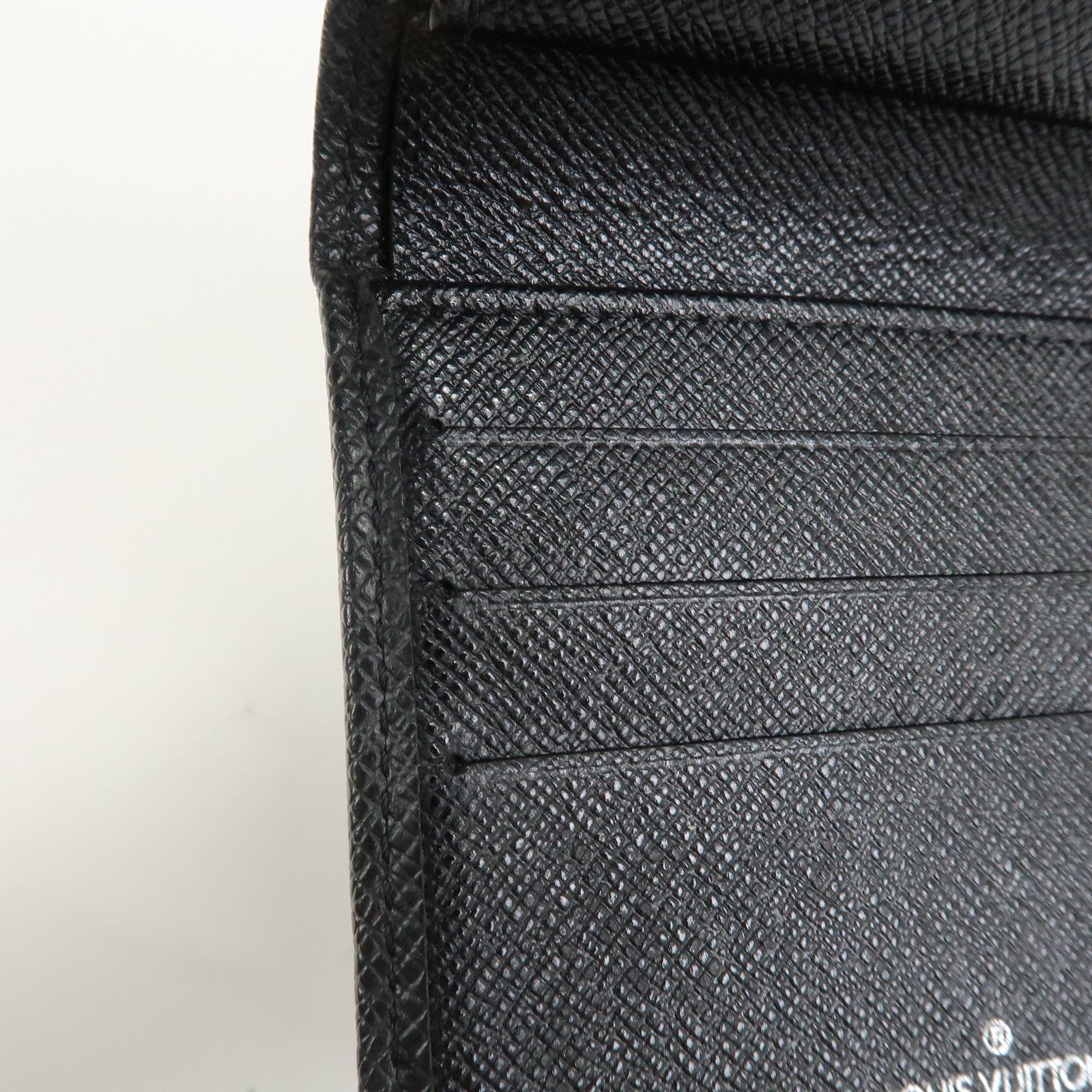 Louis Vuitton Taiga Leather Porte-billet 3 Compact Wallet M30452