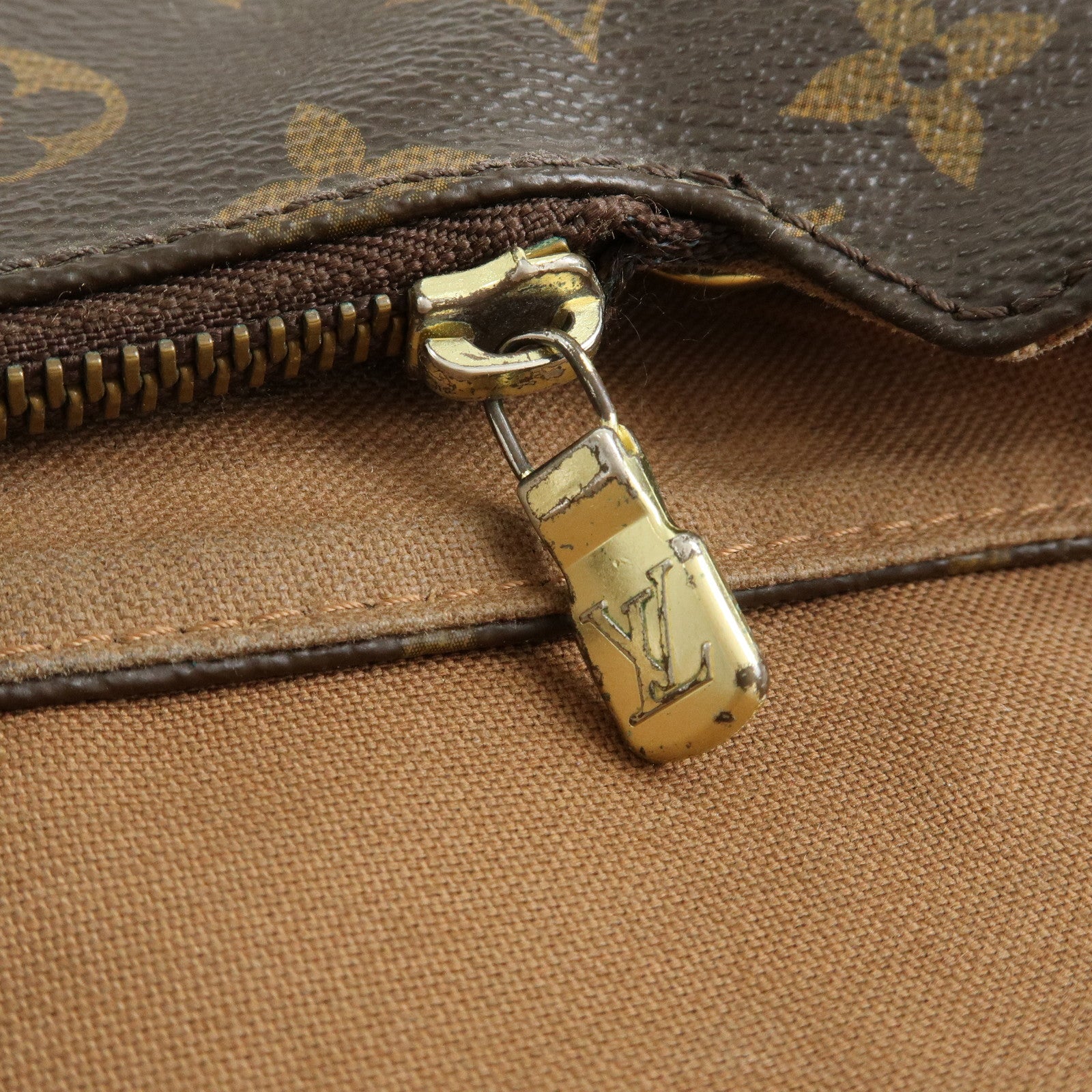 Louis Vuitton Monogram Messenger Beaubourg MM Canvas Bag M97038