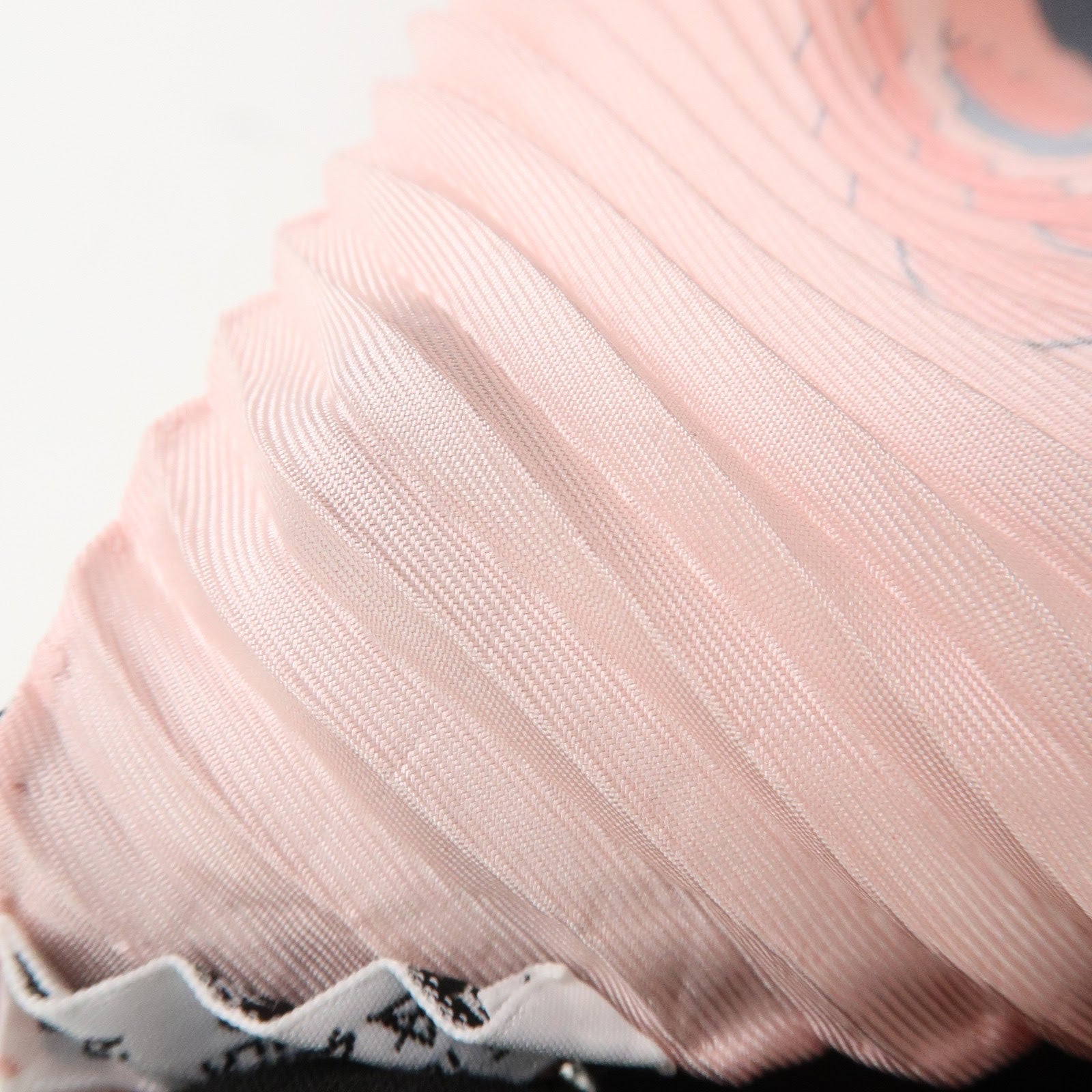 HERMES Pleated Carré Swing Silk 100% Scarf Golf Pattern Pink Gray