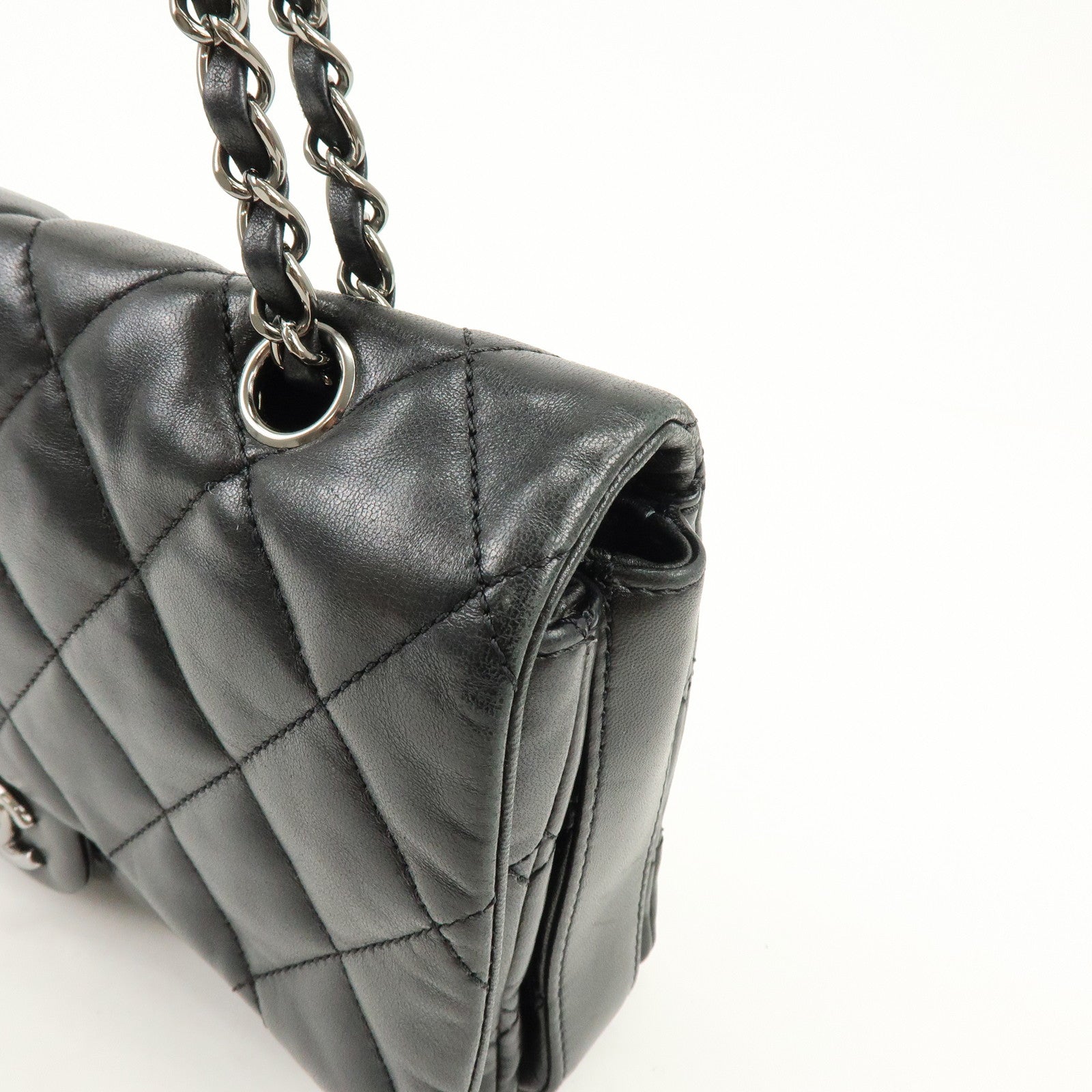 CHANEL Matelasse Lamb Skin Shoulder Bag Crossbody Bag Black