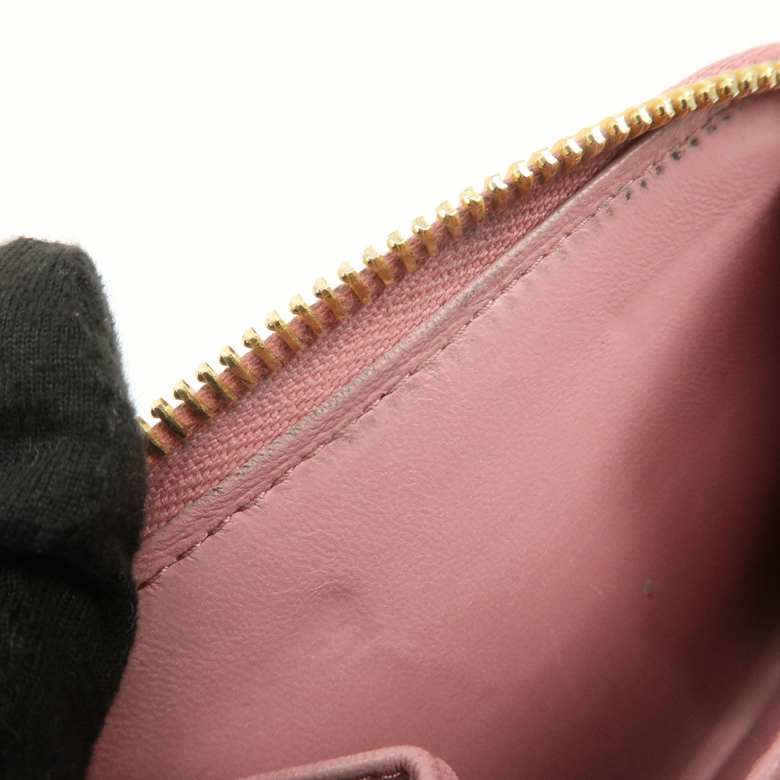 MIU MIU Matelasse Round Zippy Compact Wallet Pink 5ML522