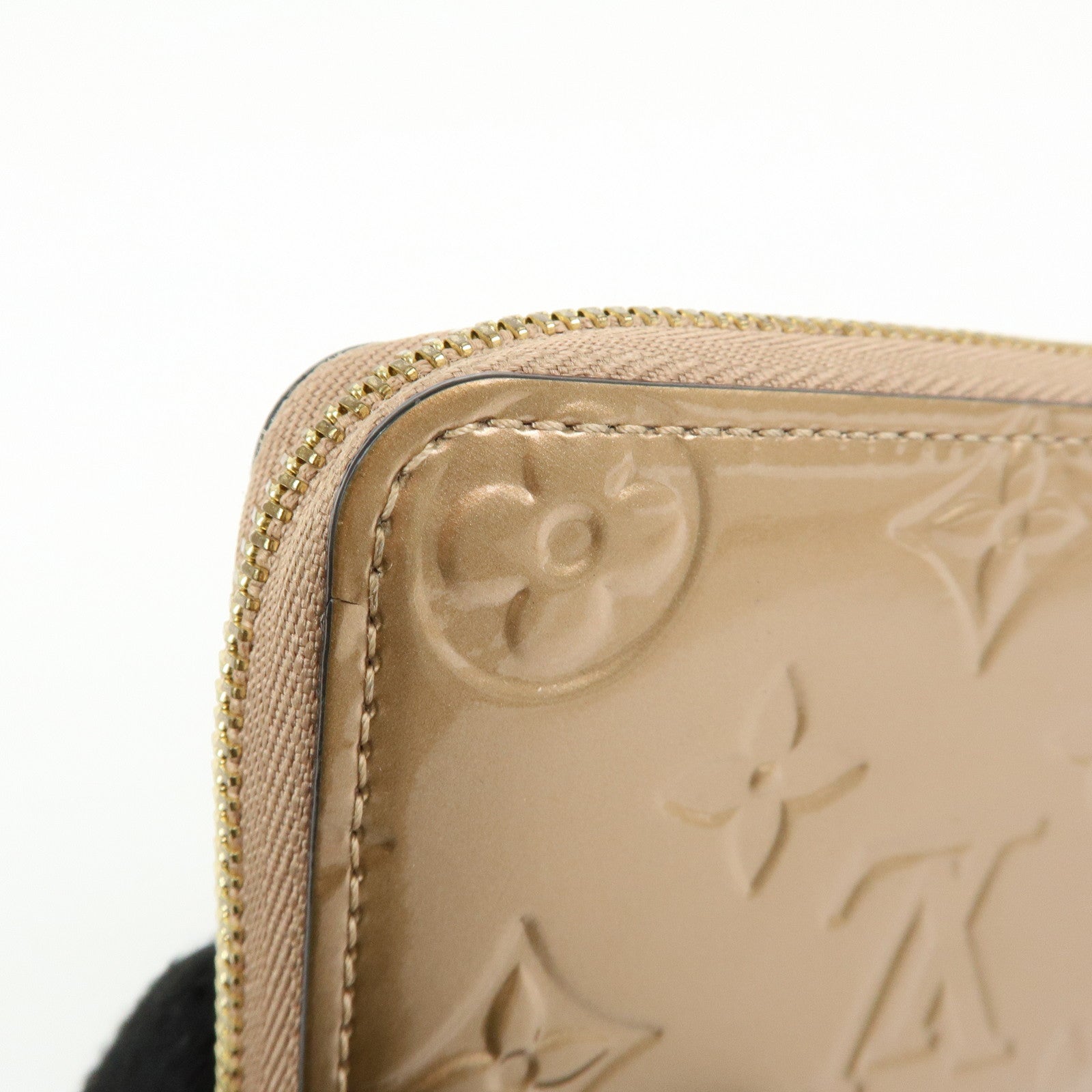 Louis Vuitton Monogram Vernis Leather Round Zippy Coin Case M90601