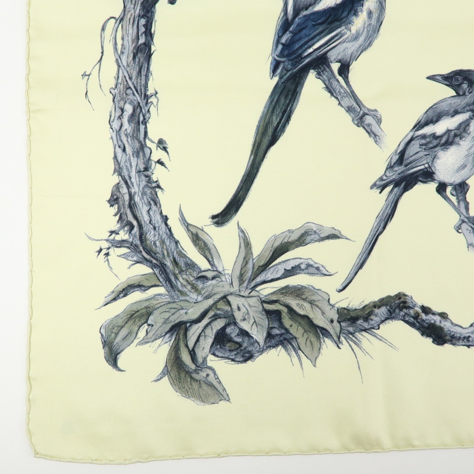 HERMES Carre 90 Silk 100% Scarf Les Pies Ivory Grey