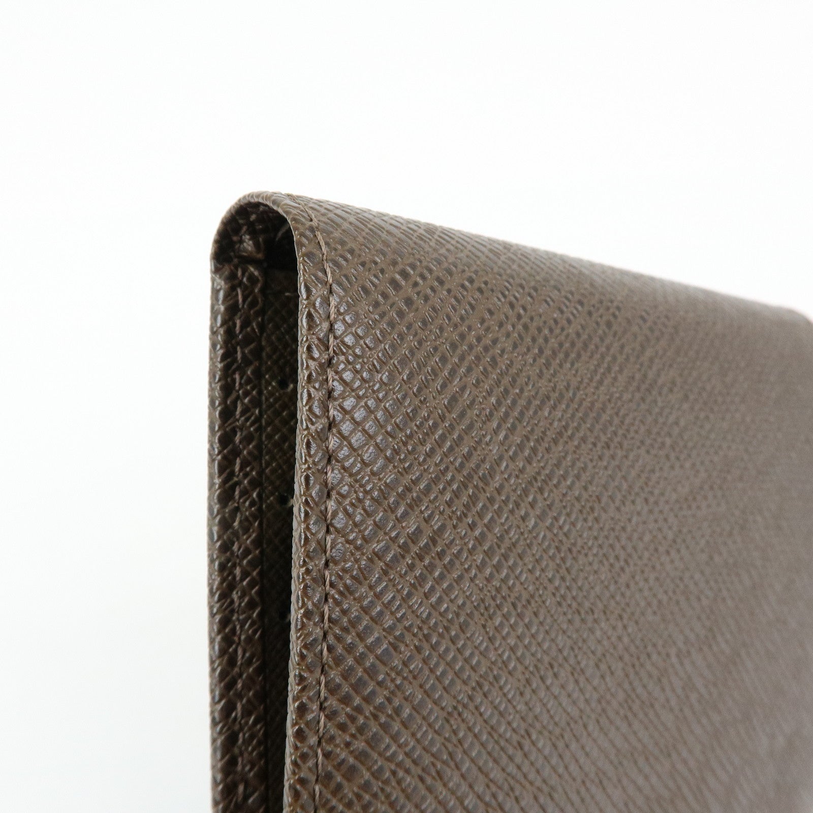 Louis Vuitton Taiga Porte 3 Cartes Credit Bi-fold Wallet M30458