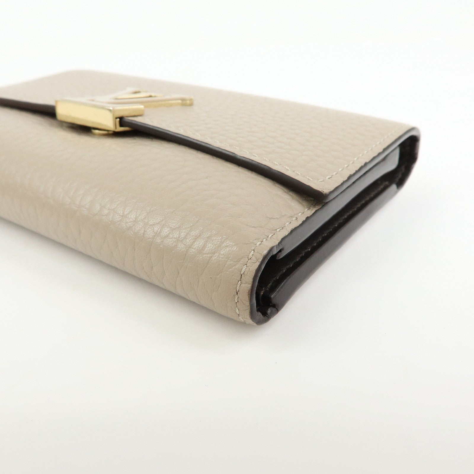 Louis Vuitton Portefeuille Capucines Compact Wallet Galet M62159