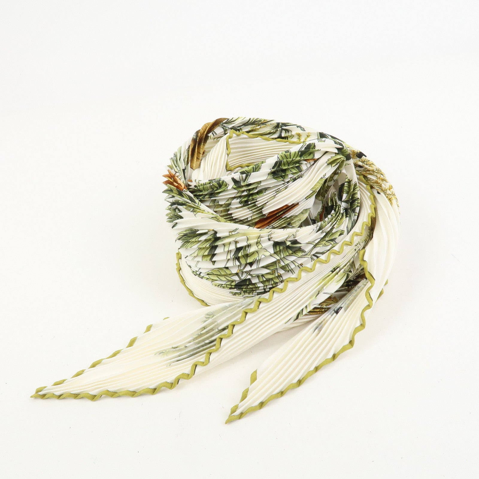 HERMES Carre 90 Silk 100% Pleats AU COEUR DES BOIS Scarf White