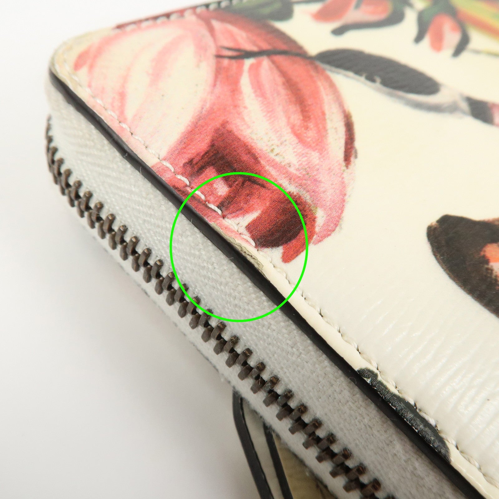 GUCCI Leather Round Zippy Long Wallet White 410102