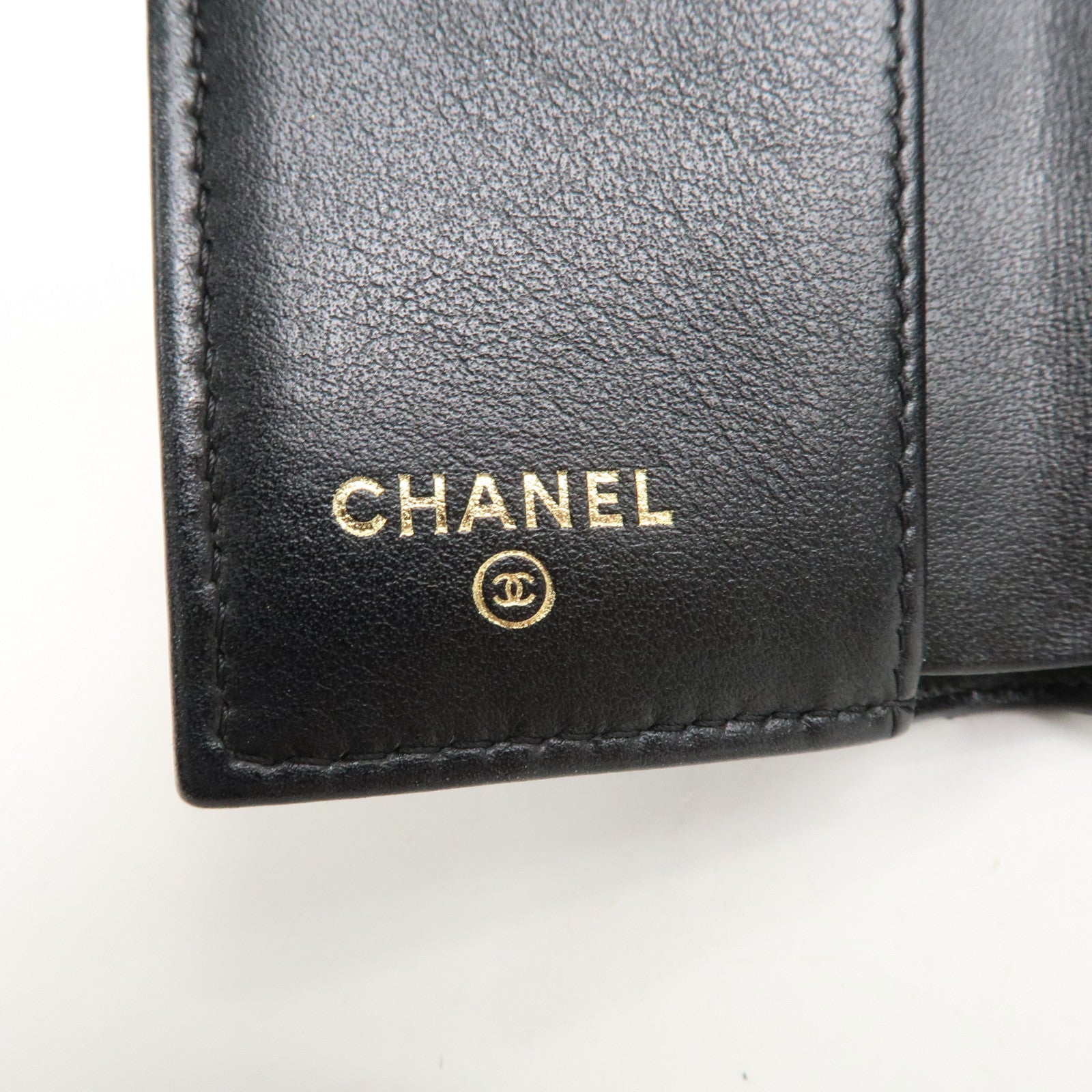 CHANEL Boy CHANEL Caviarskin Small Compact Wallet Black A84432