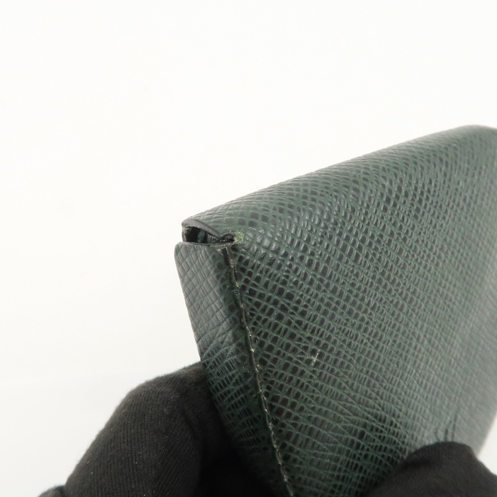 Louis Vuitton Taiga Porte Monnaie Cuvette Coin Case Epicea M30374