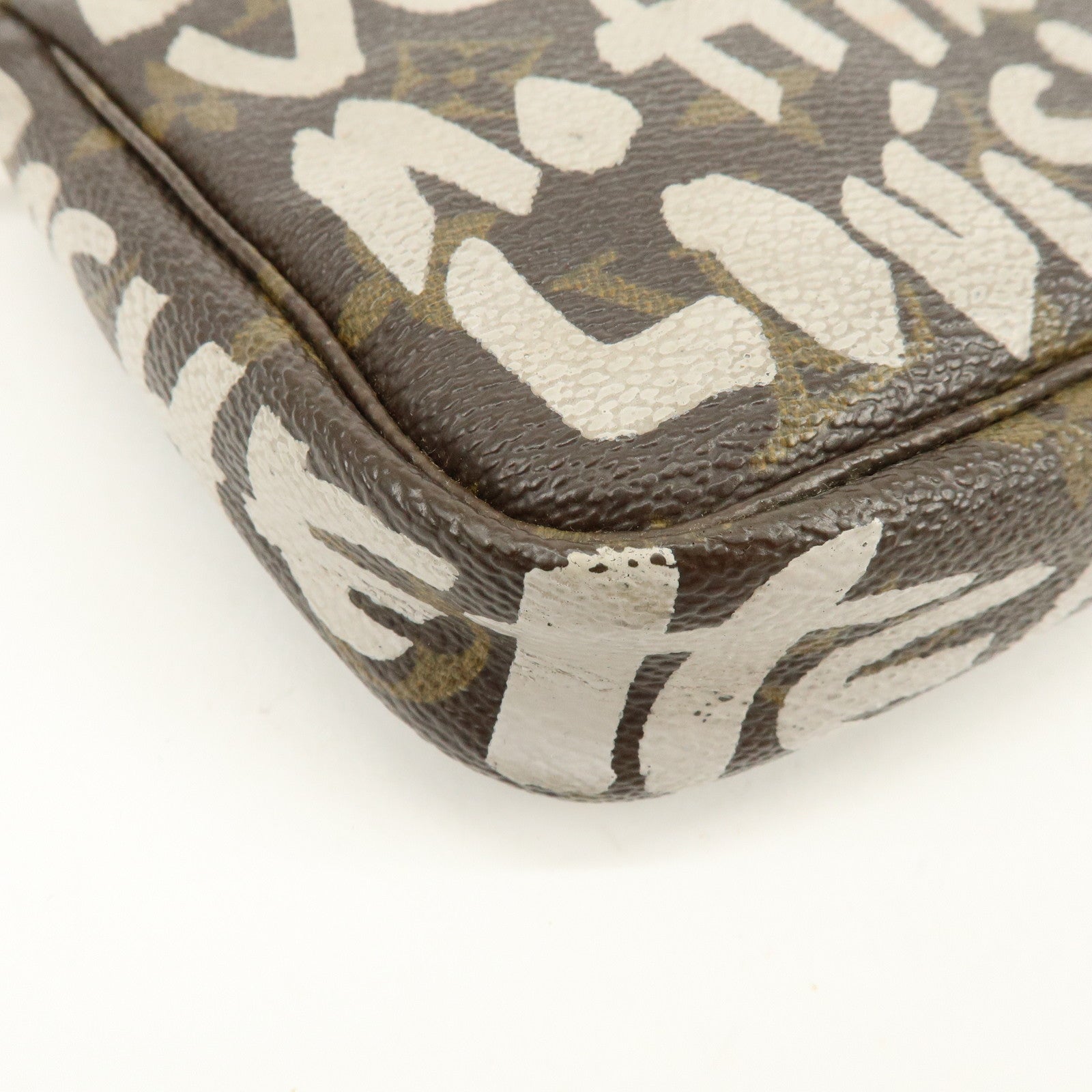 Louis Vuitton Monogram Graffiti Pochette Accessoires Pouch M92192