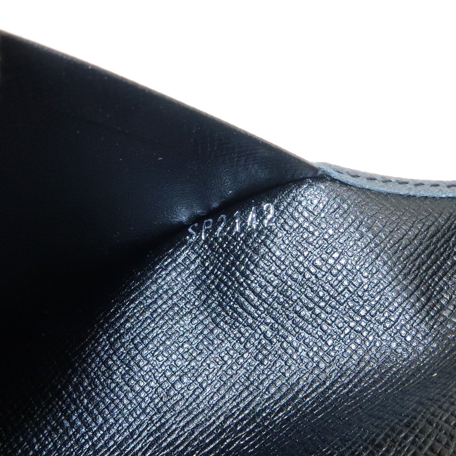 Louis Vuitton Taiga Leather Portefeuille Brazza Wallet Noir M30501
