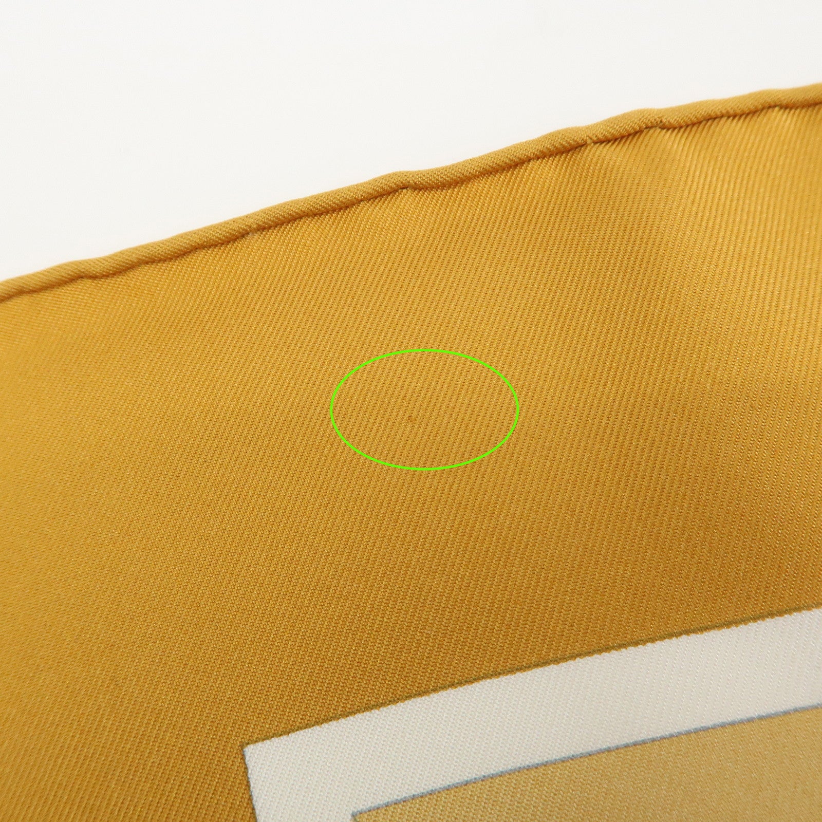 HERMES Carre 90 Silk 100% Scarf Confidents des Coeurs Brown White