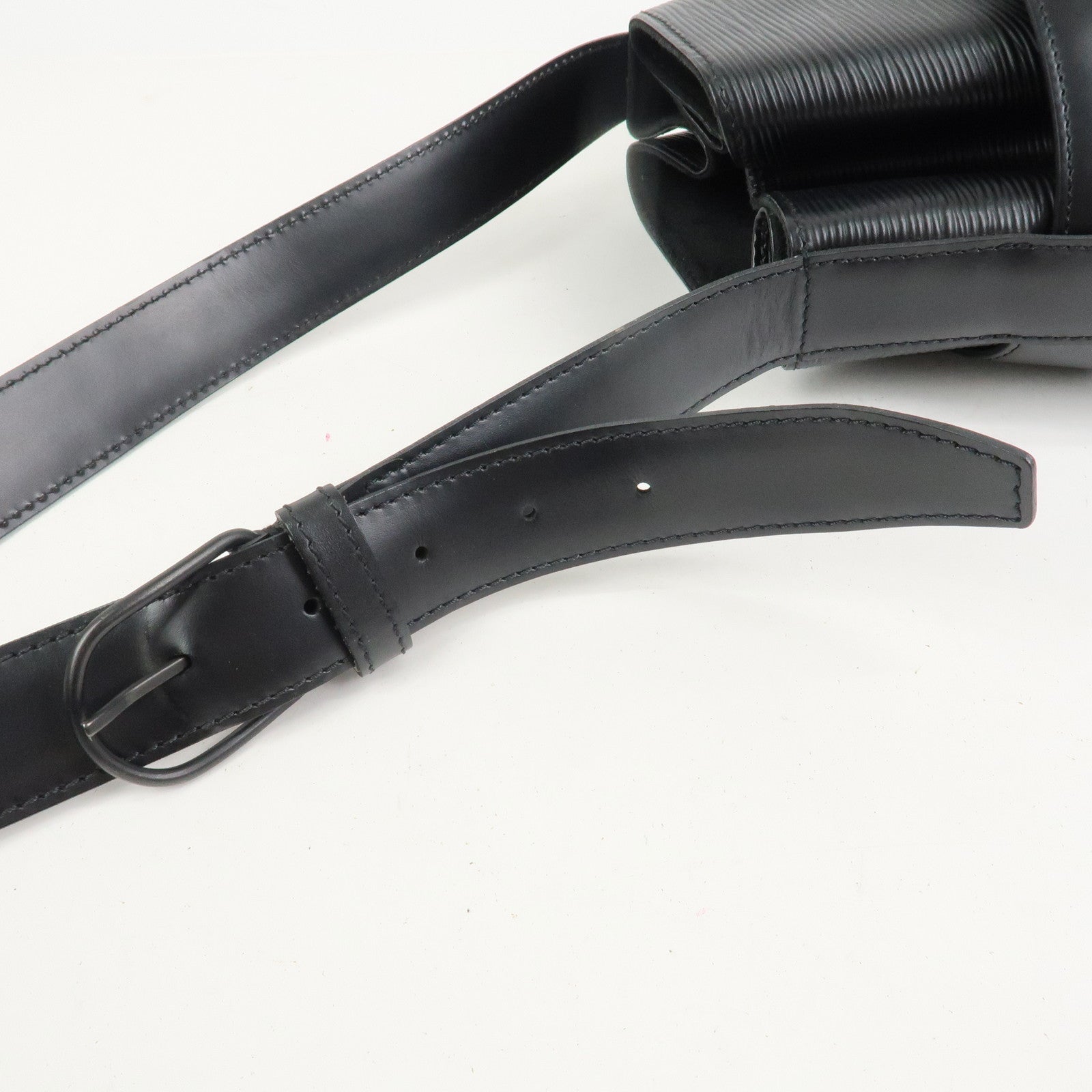 Louis Vuitton Epi Leather Sac D'epaule PM Bucket Bag Black M80157