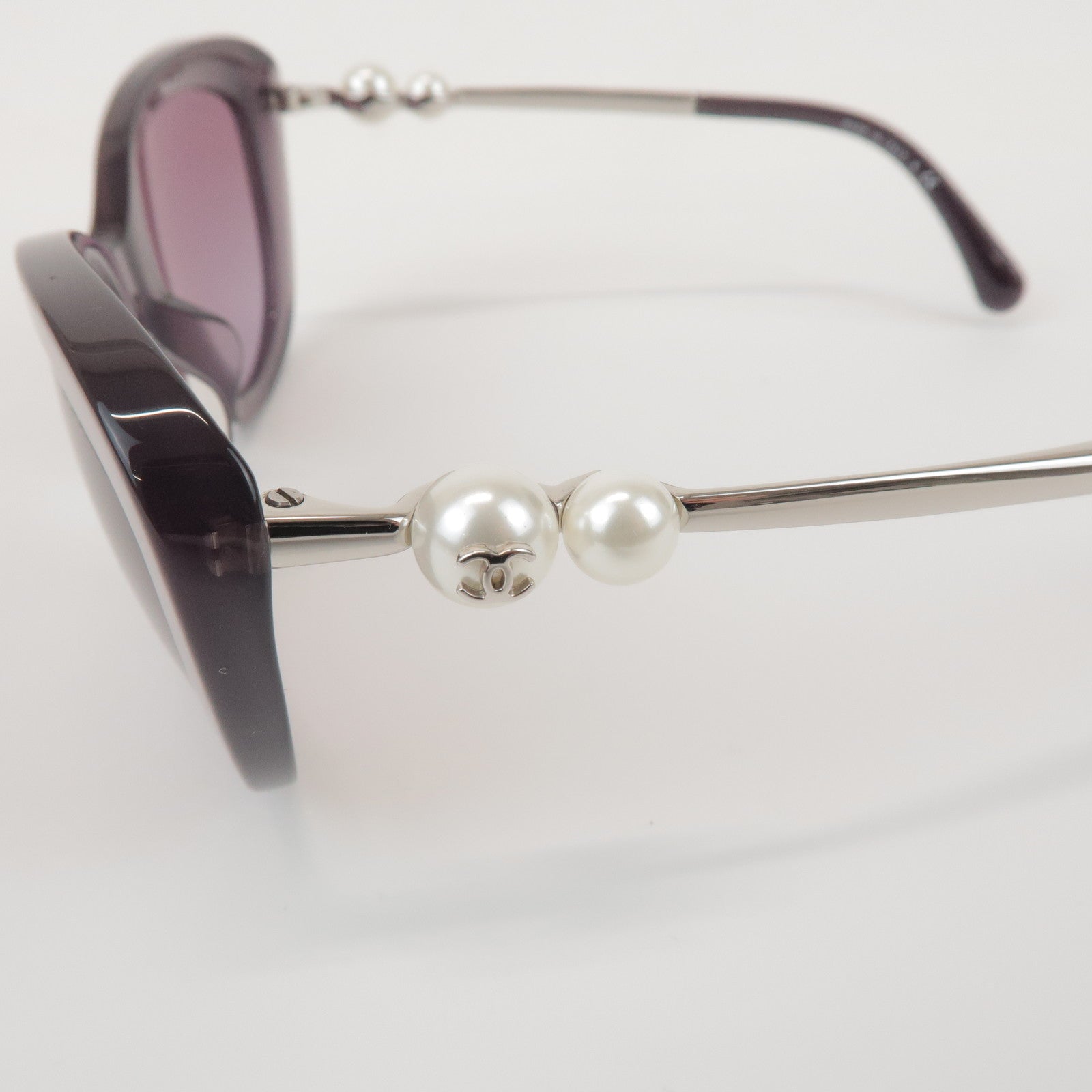 CHANEL Plastic Faux Pearl Cat-Eye Sunglasses 55□19 Purple 5340-H-A